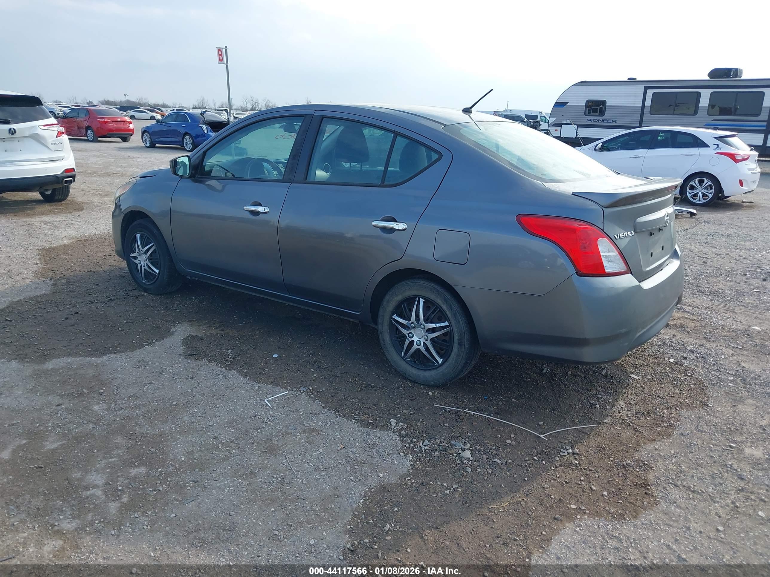 NISSAN VERSA image 3
