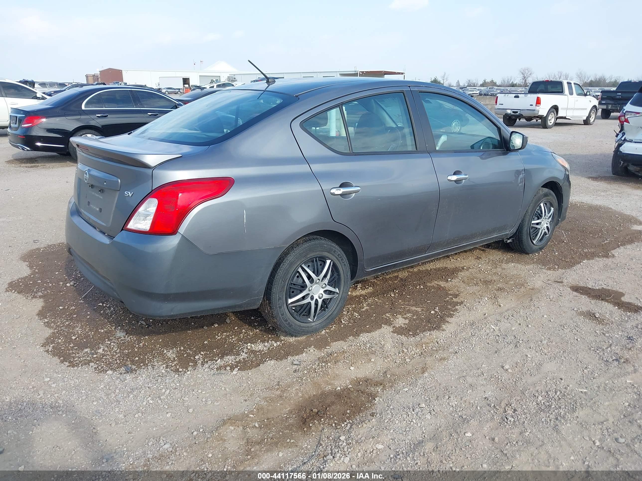 NISSAN VERSA image 4