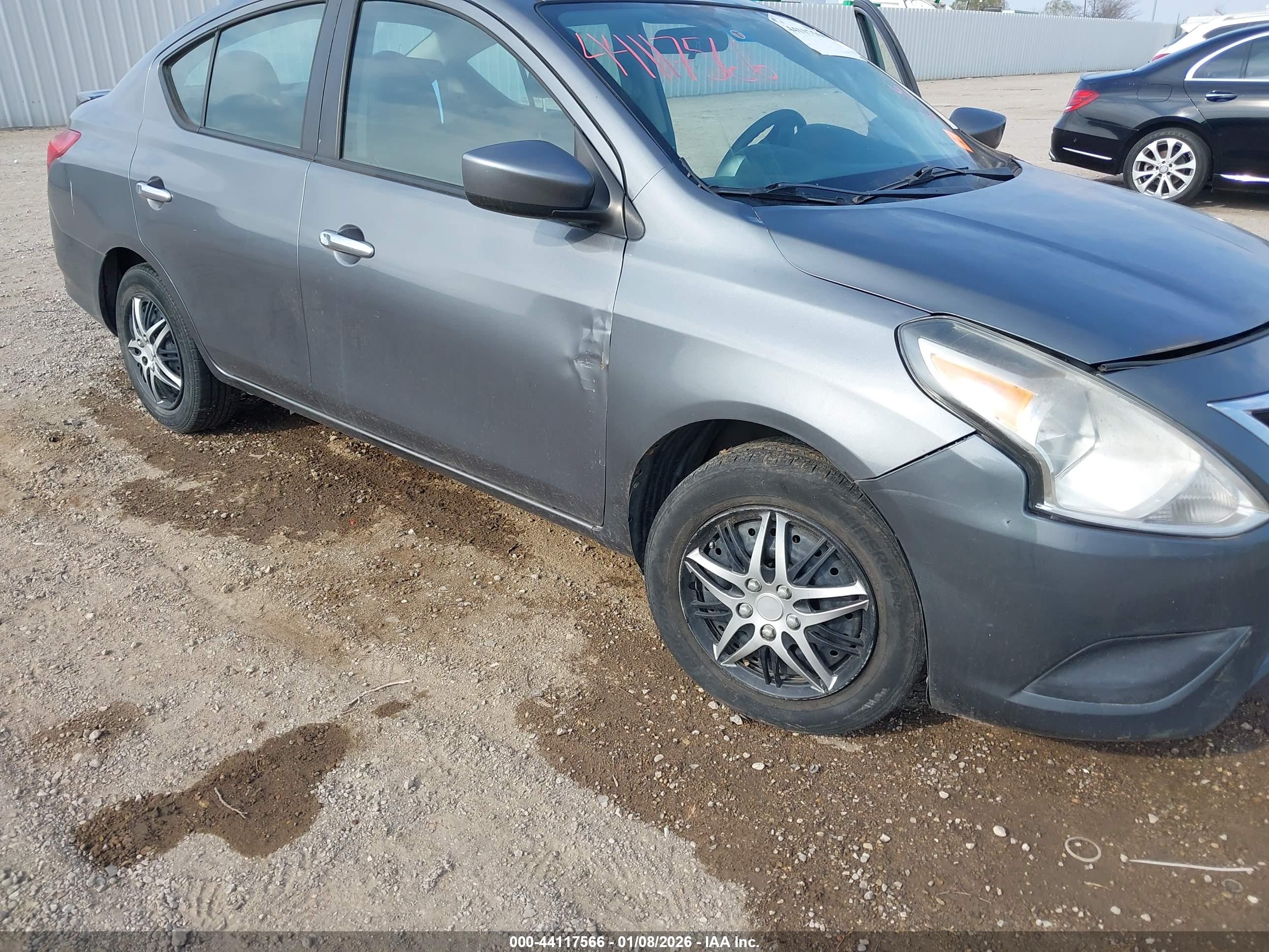 NISSAN VERSA image 6