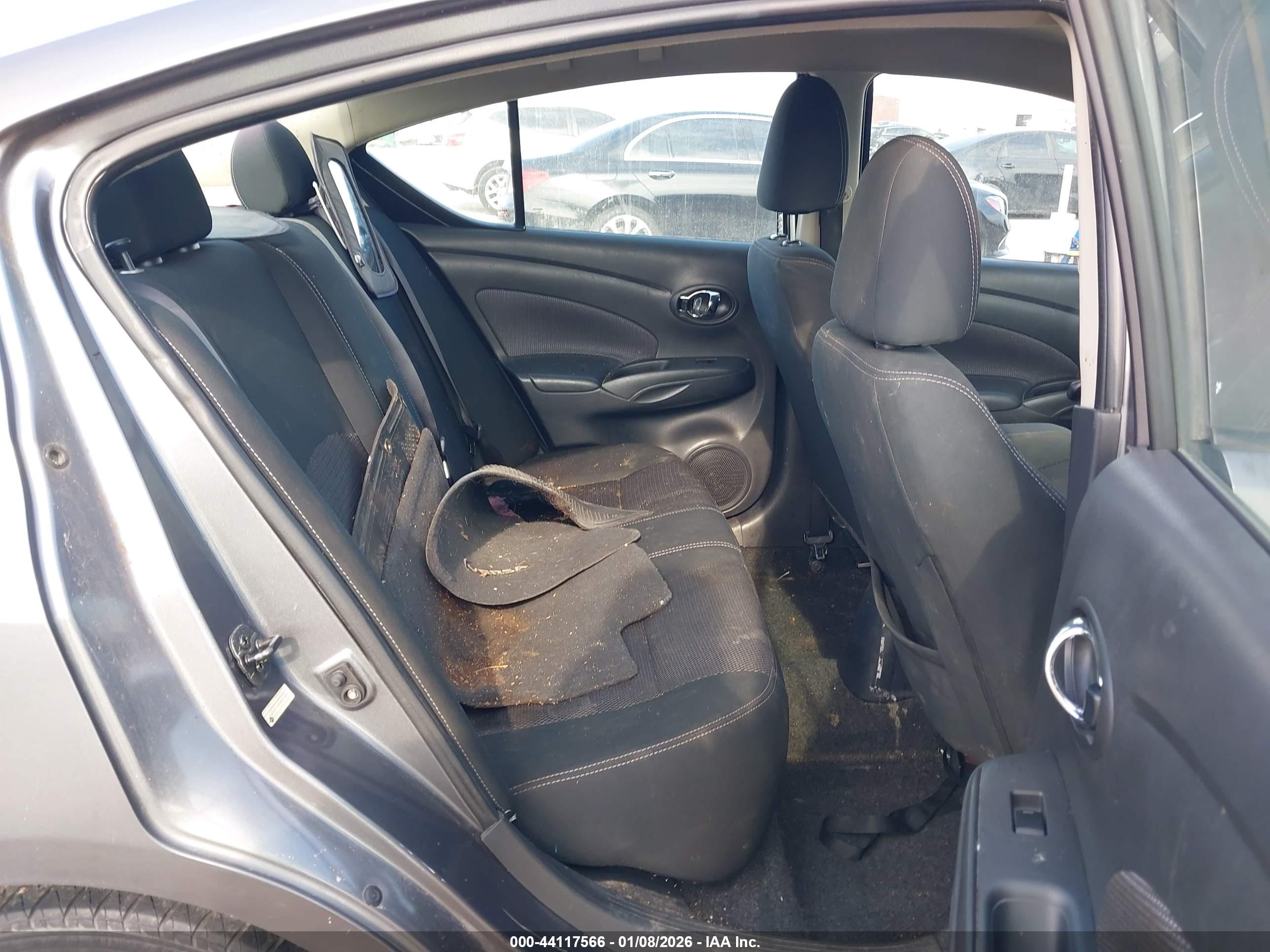 NISSAN VERSA image 8