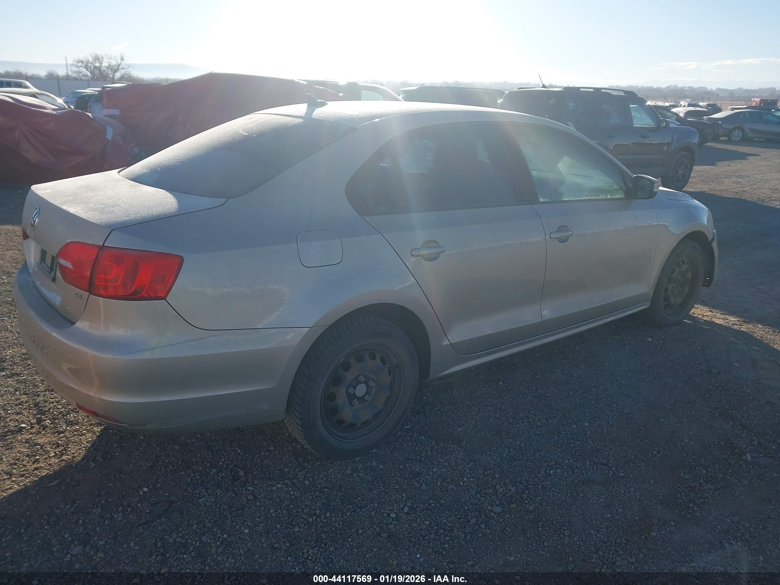 VOLKSWAGEN JETTA image 4