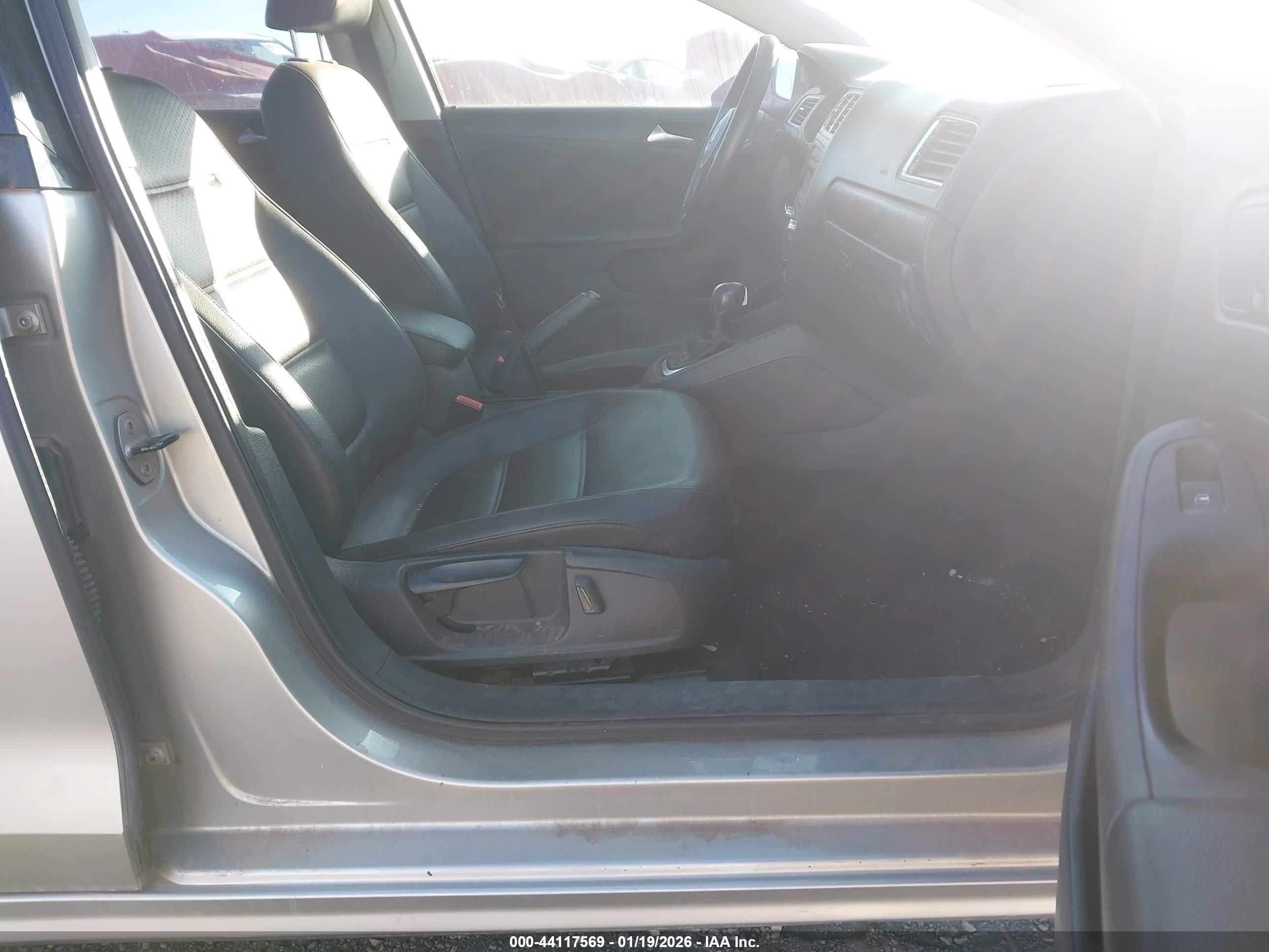 VOLKSWAGEN JETTA image 5