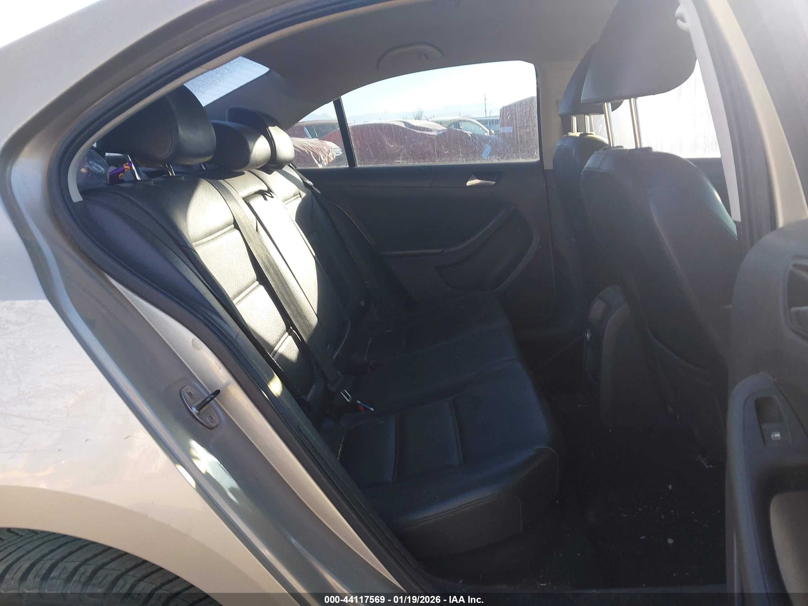 VOLKSWAGEN JETTA image 8