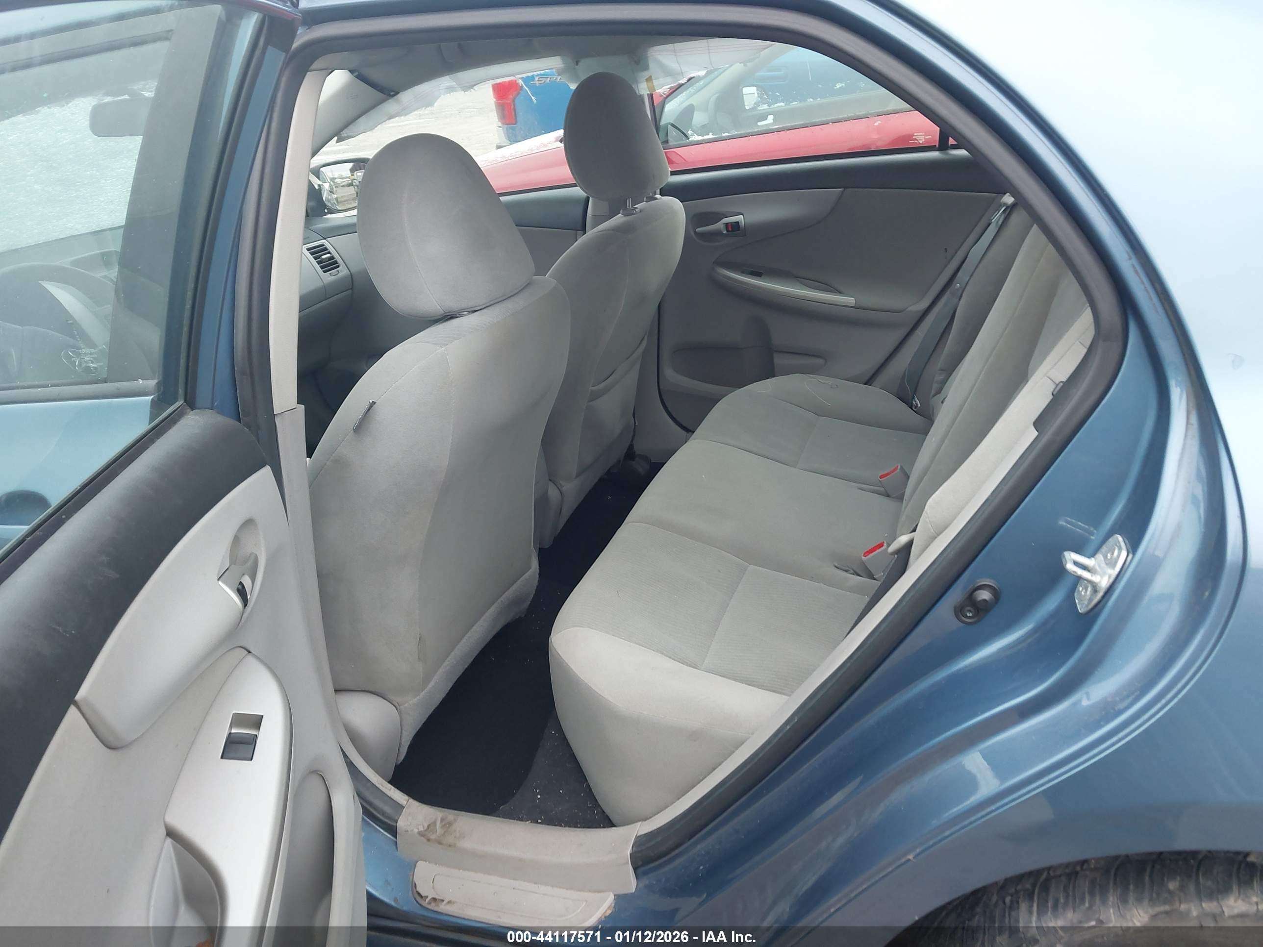 TOYOTA COROLLA image 8