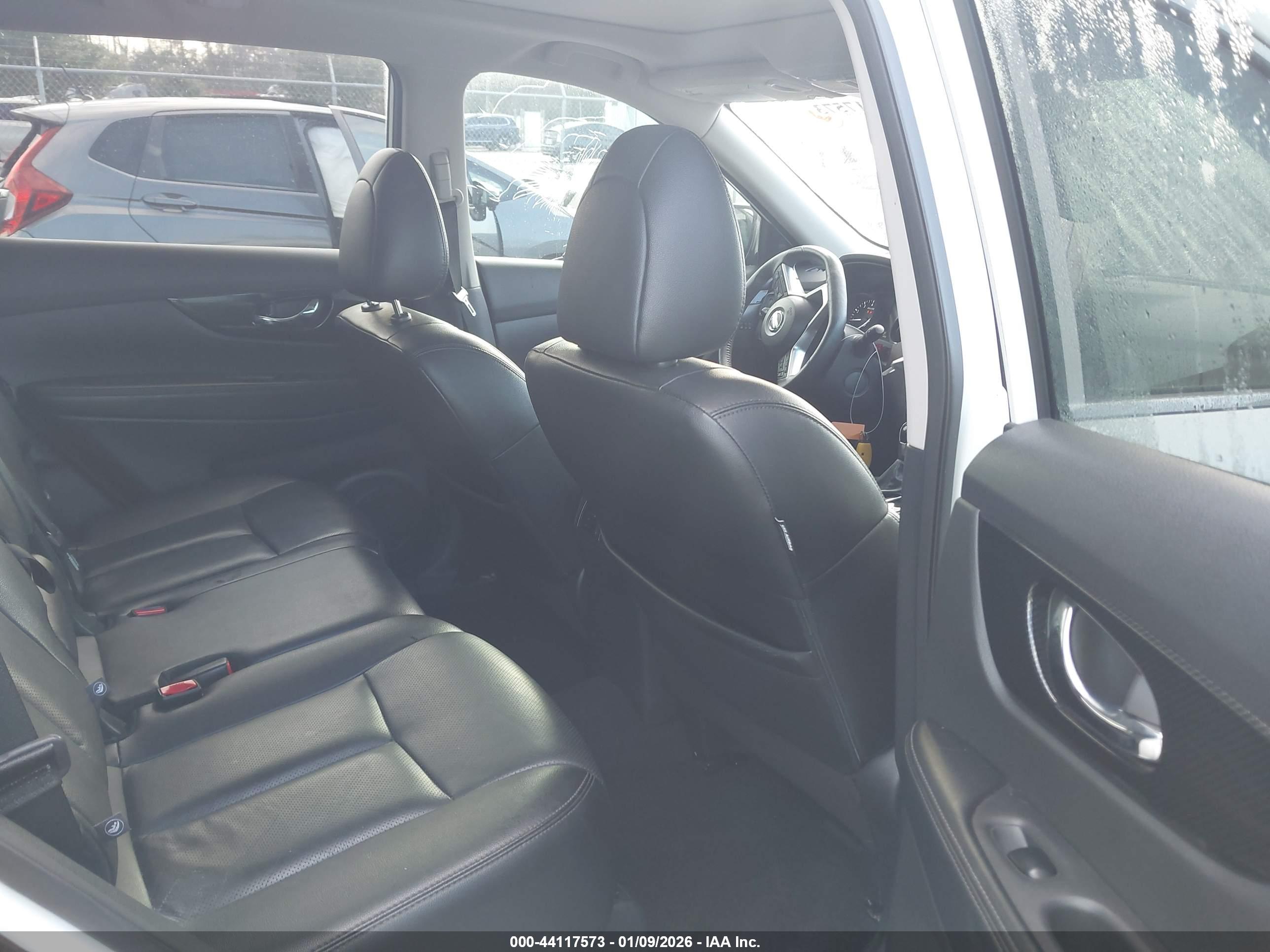 NISSAN ROGUE image 8