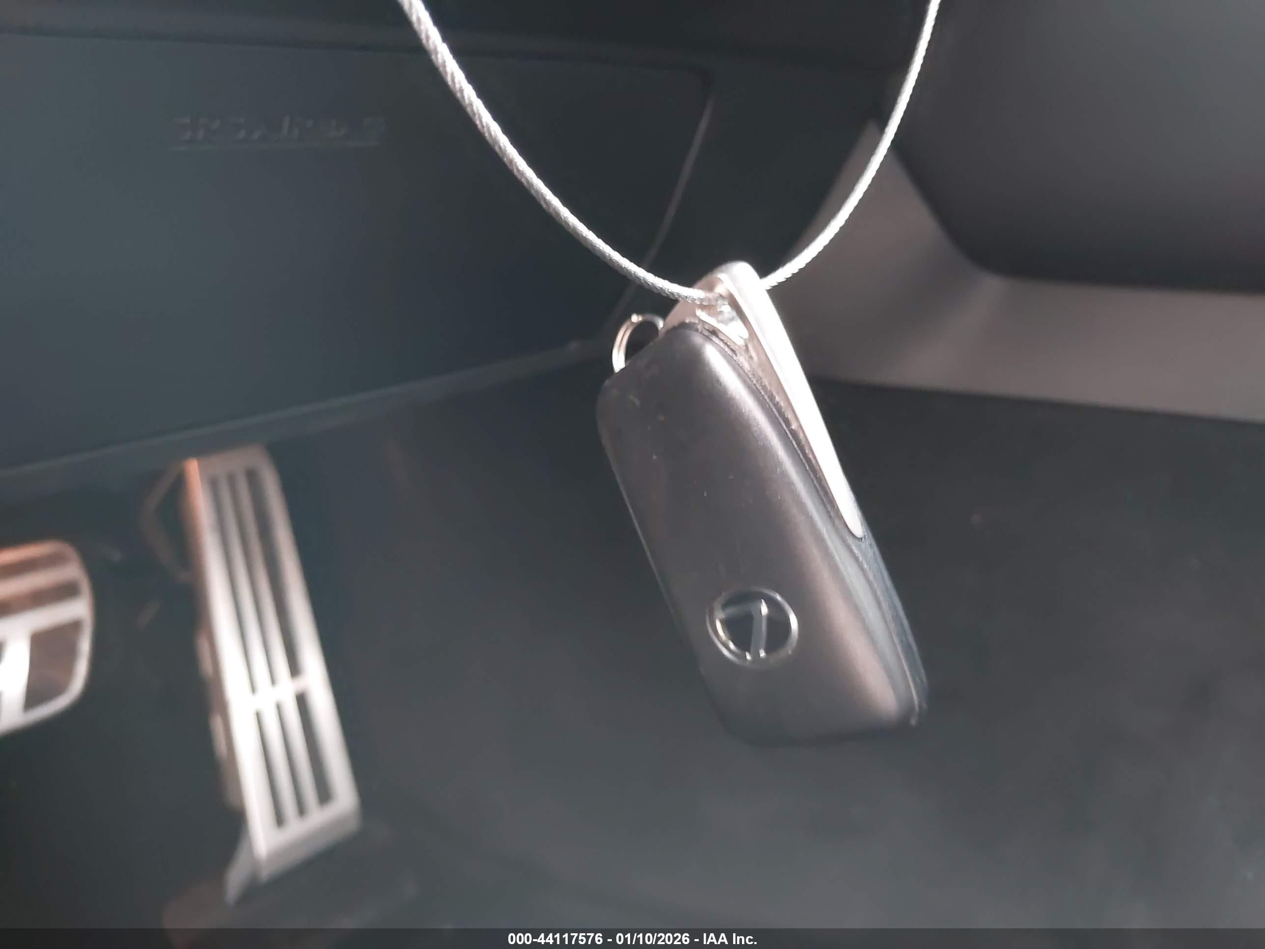 LEXUS IS image 11