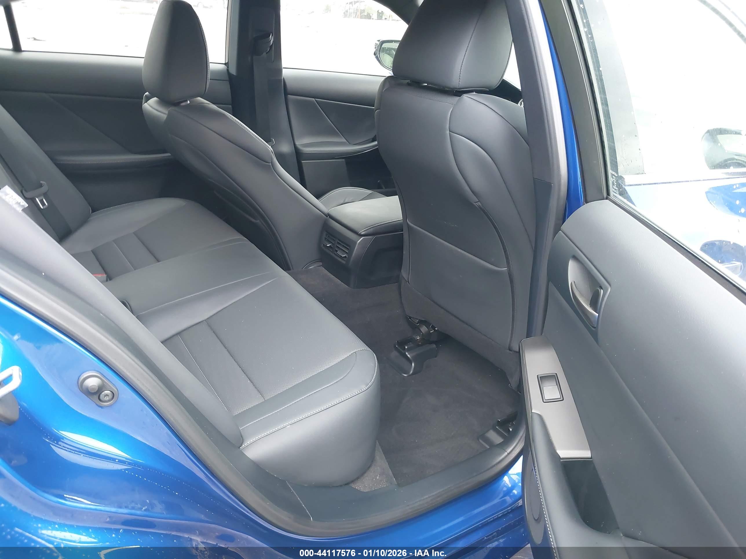 LEXUS IS image 8