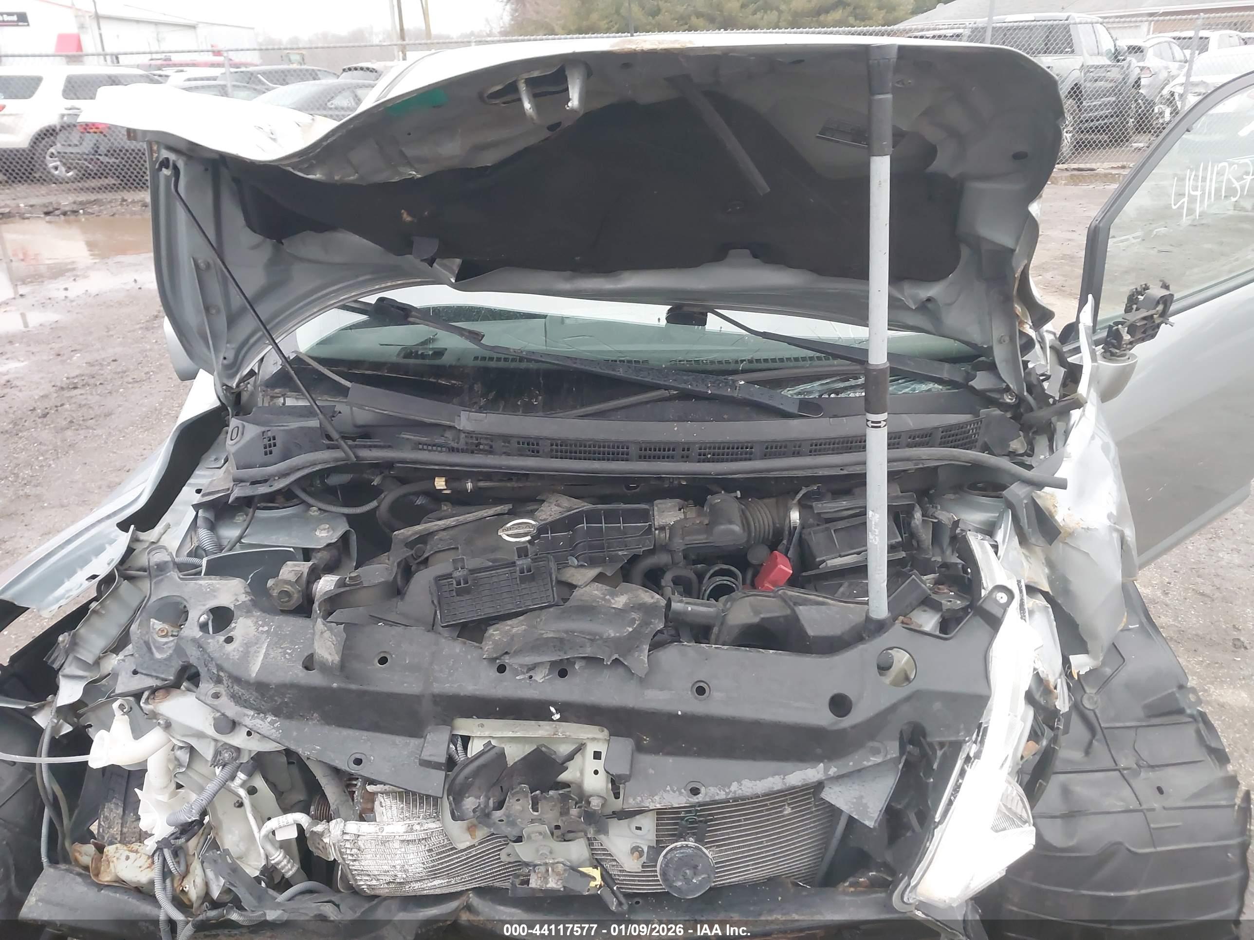 NISSAN VERSA image 10