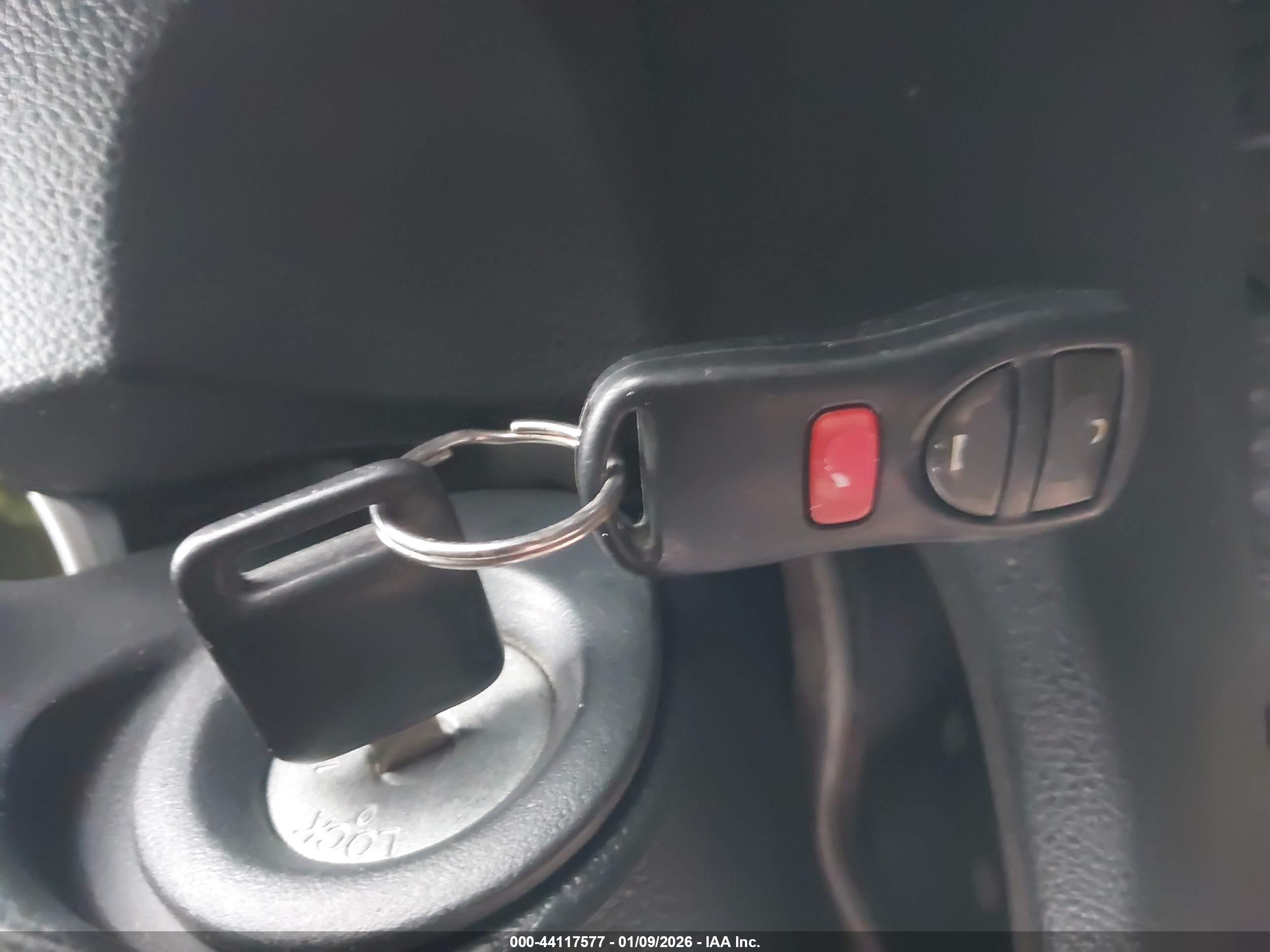 NISSAN VERSA image 11