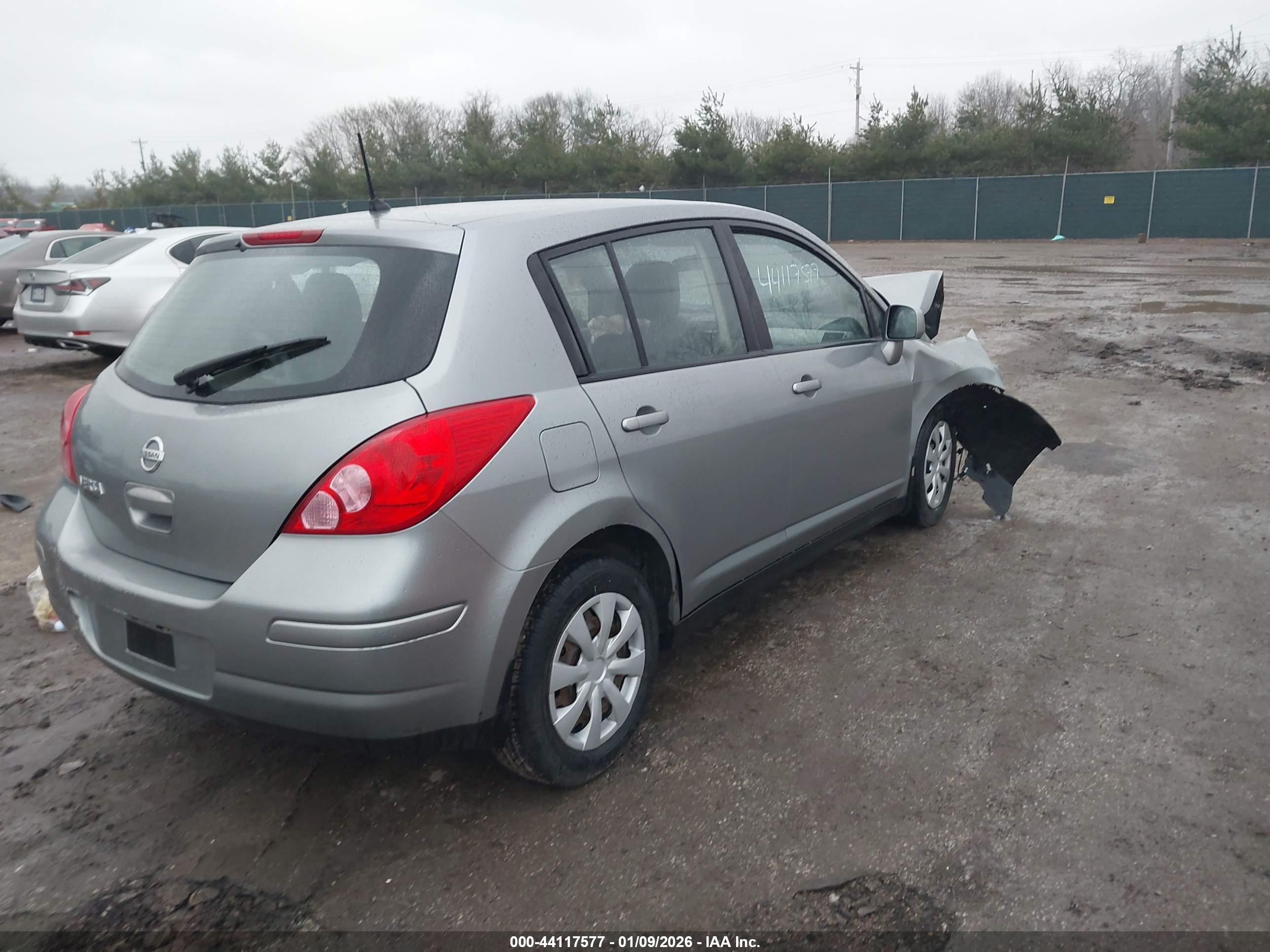 NISSAN VERSA image 4