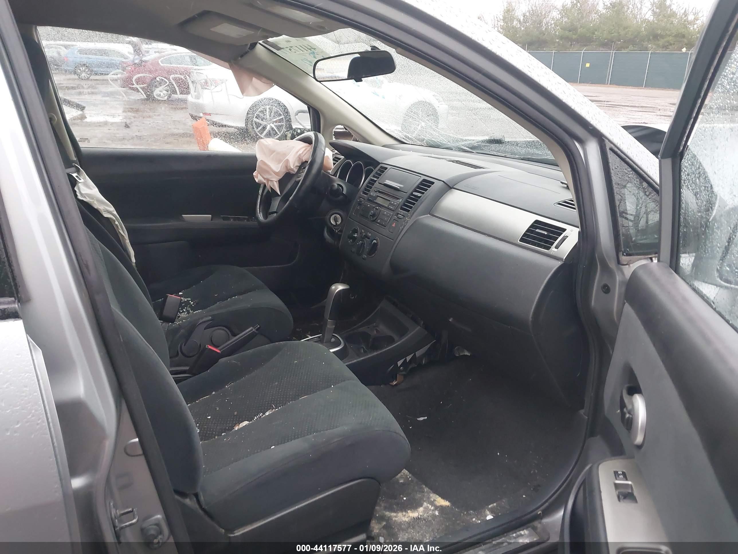 NISSAN VERSA image 5