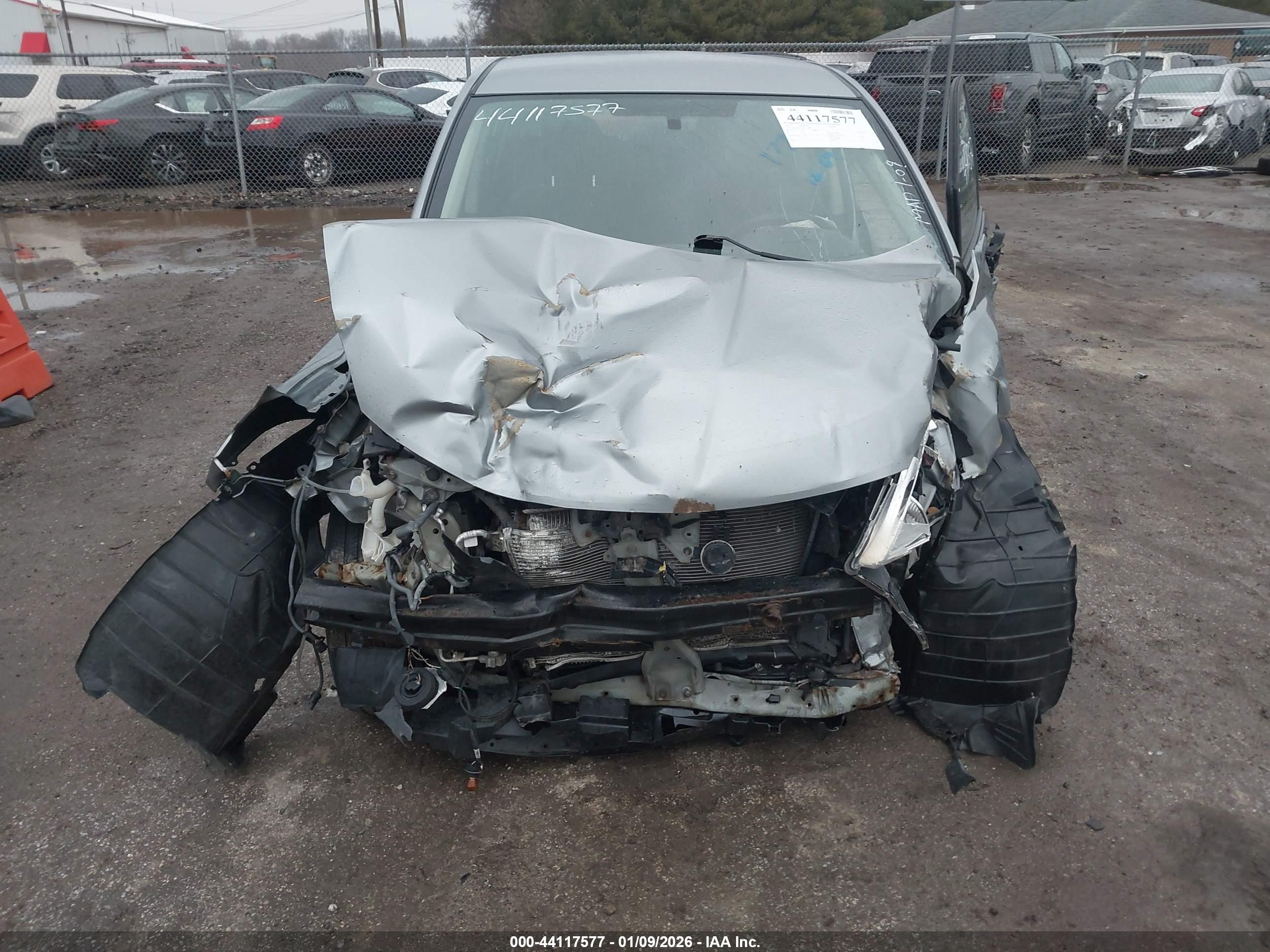 NISSAN VERSA image 6