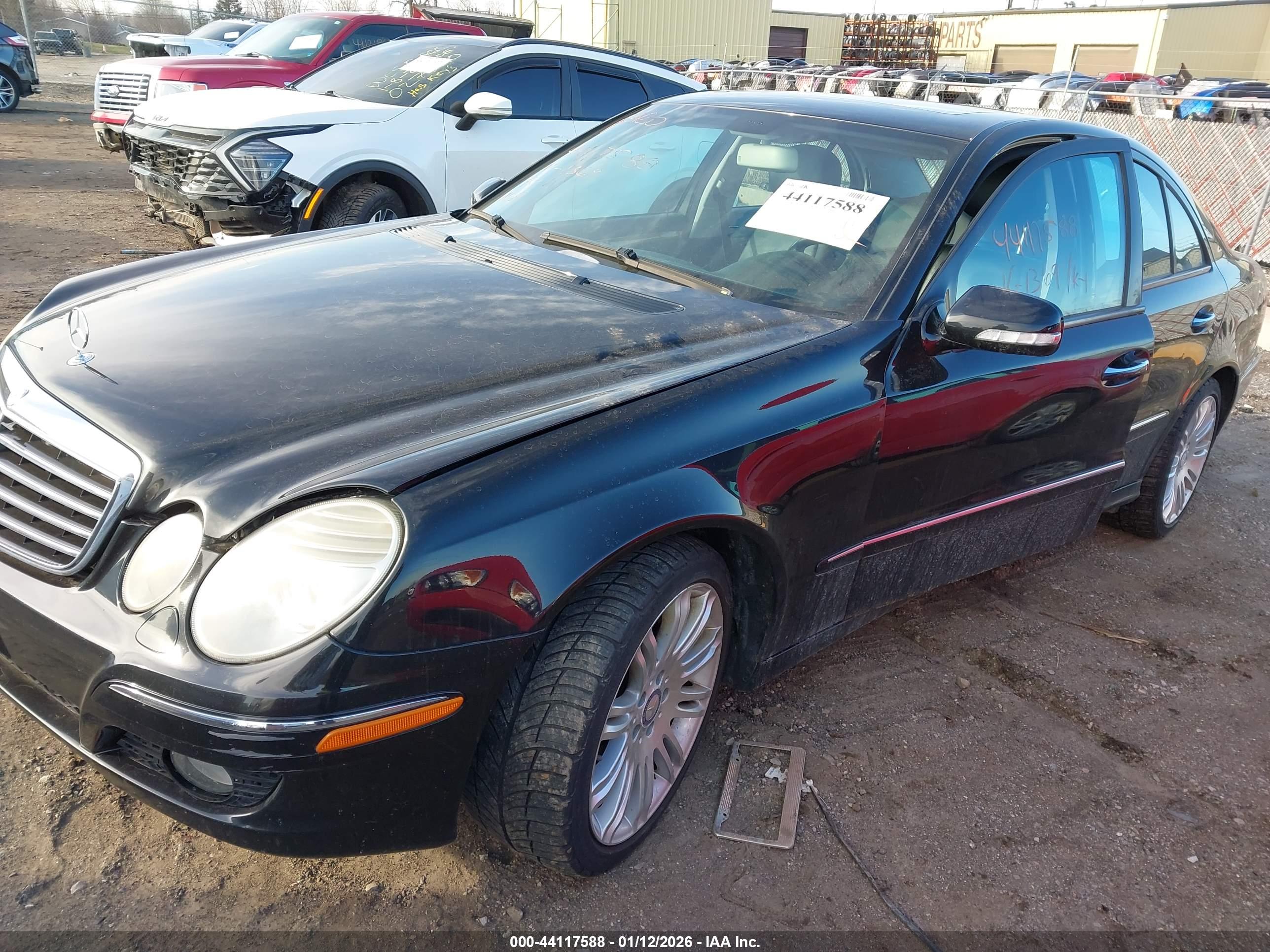 MERCEDES-BENZ E image 2