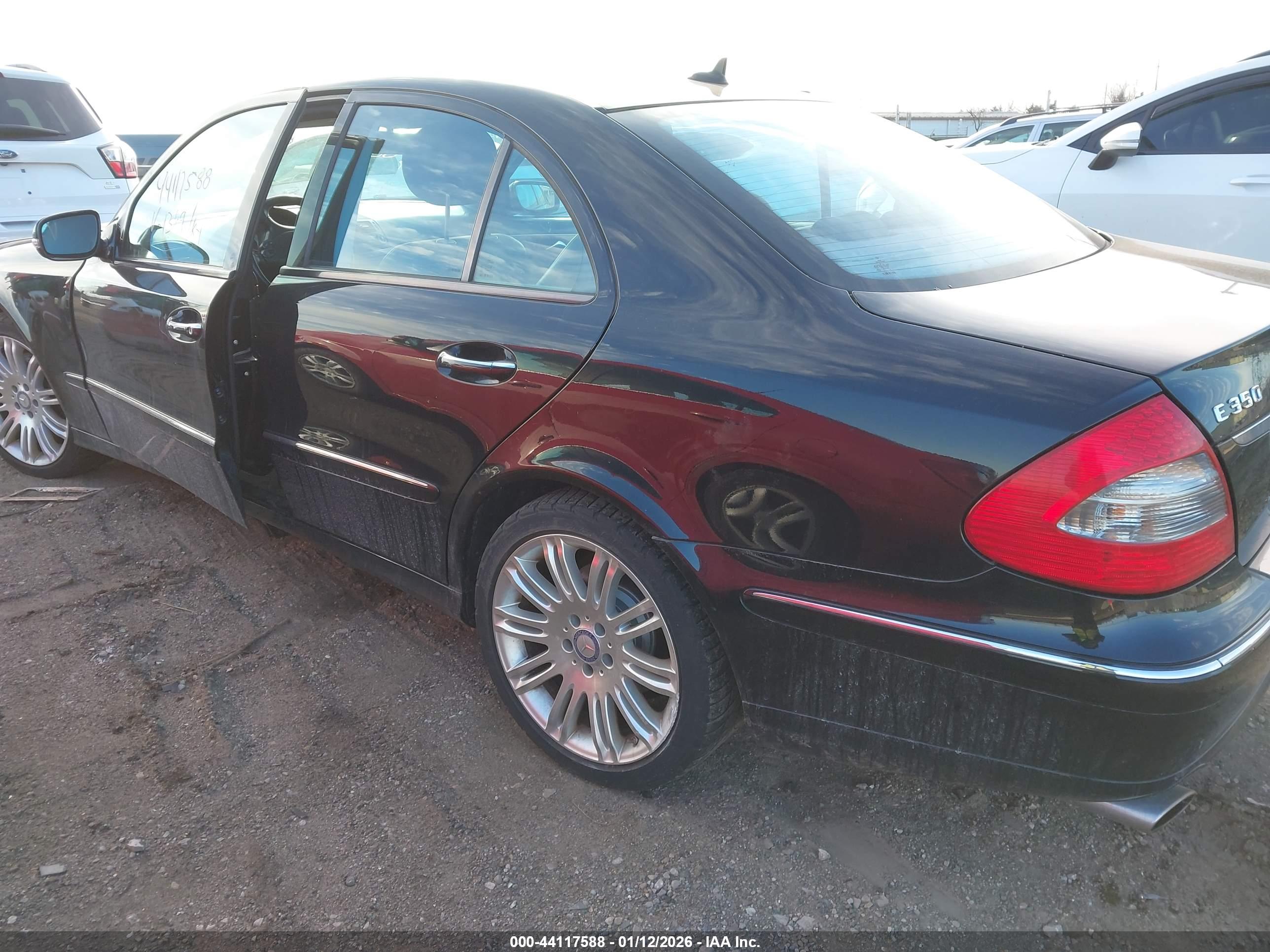 MERCEDES-BENZ E image 3