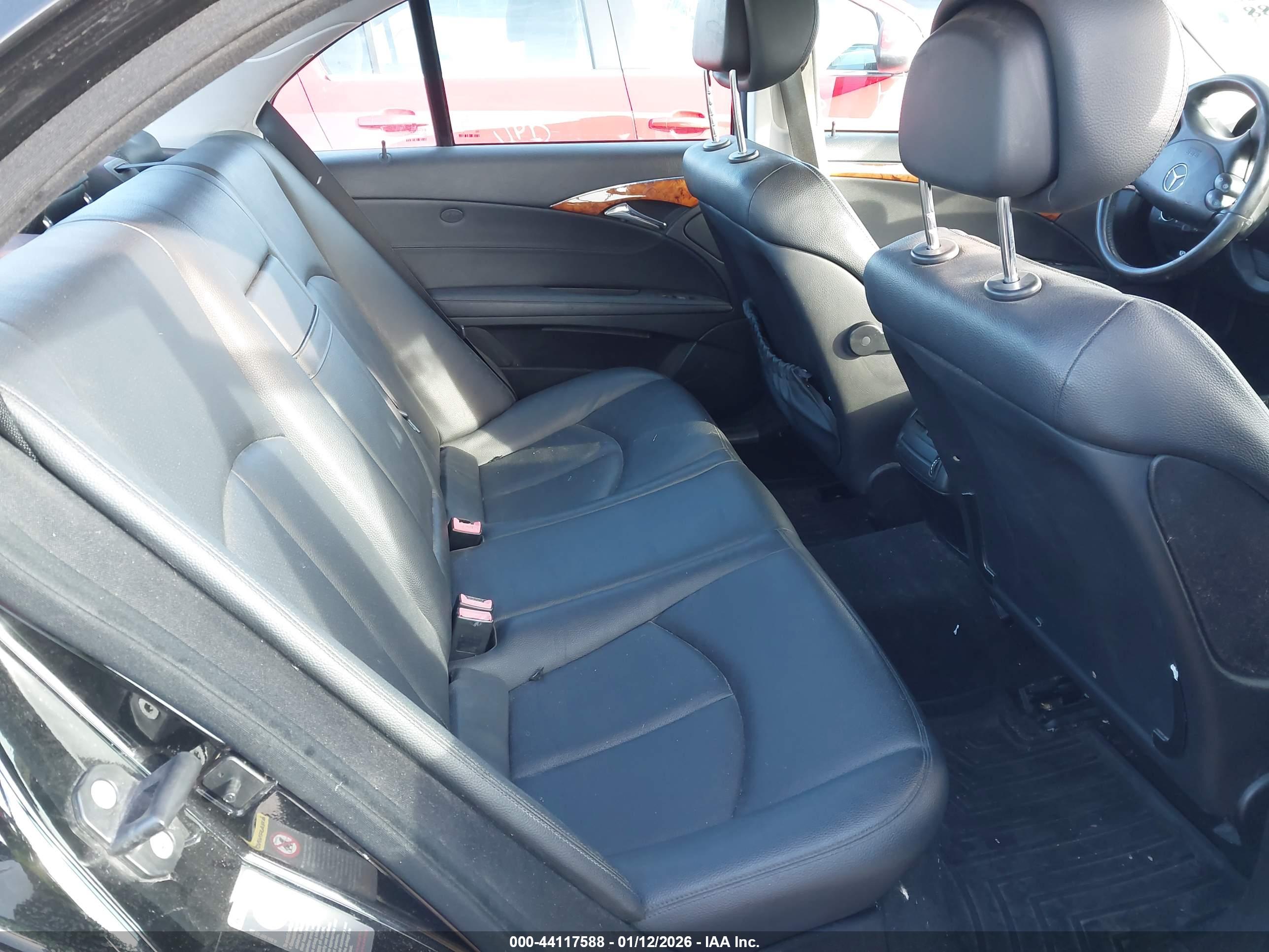 MERCEDES-BENZ E image 8