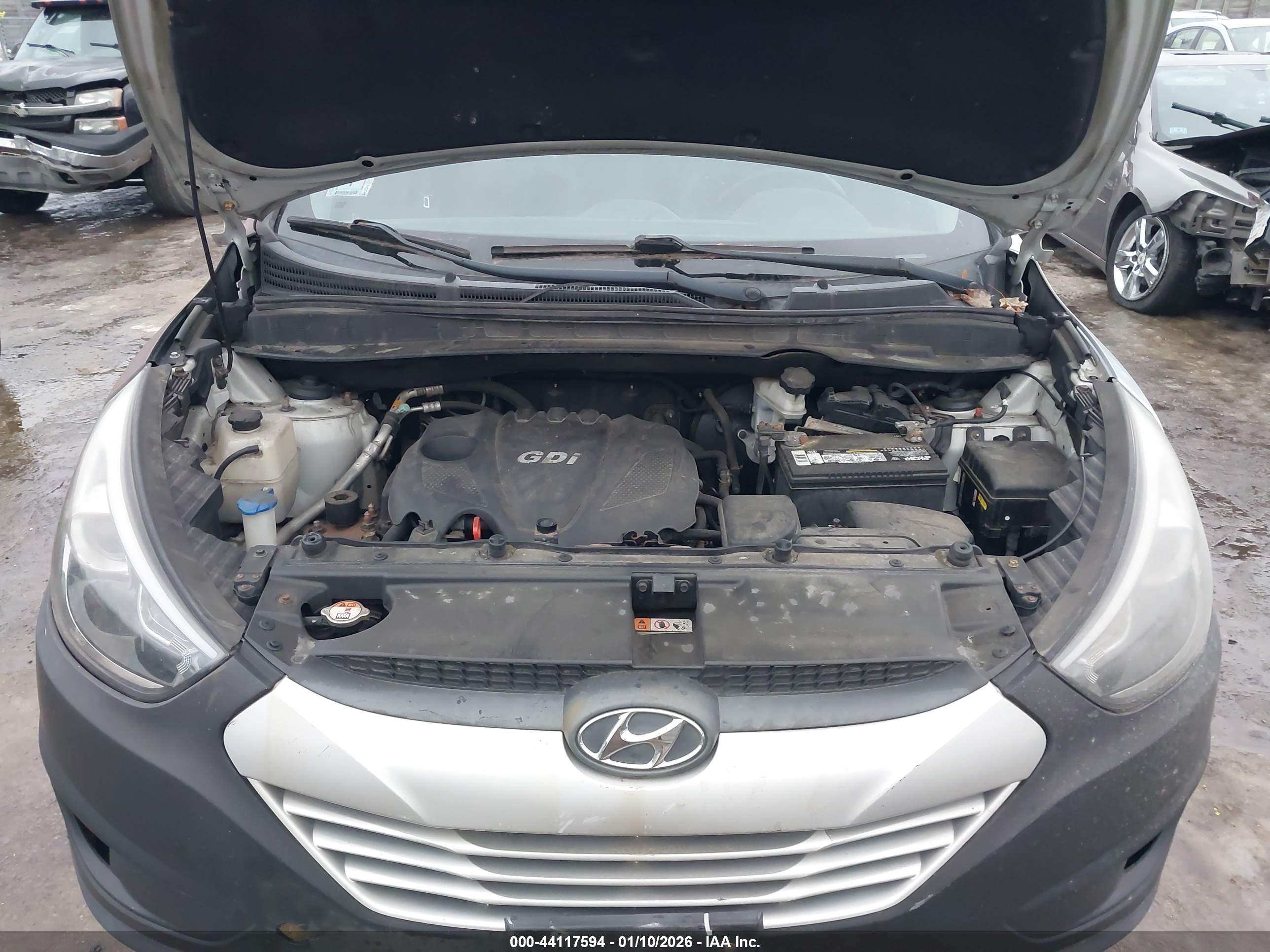 HYUNDAI TUCSON image 10