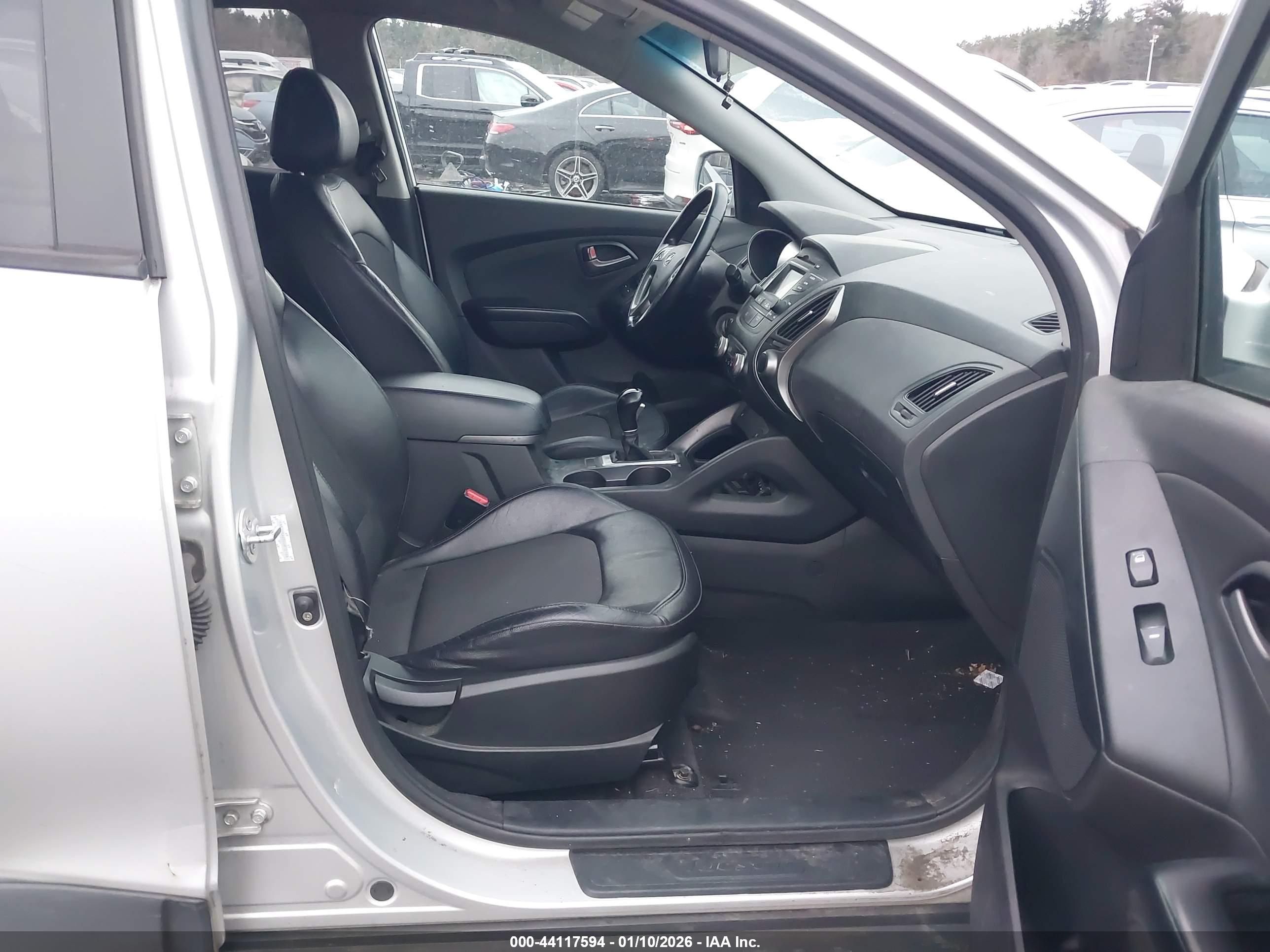 HYUNDAI TUCSON image 5