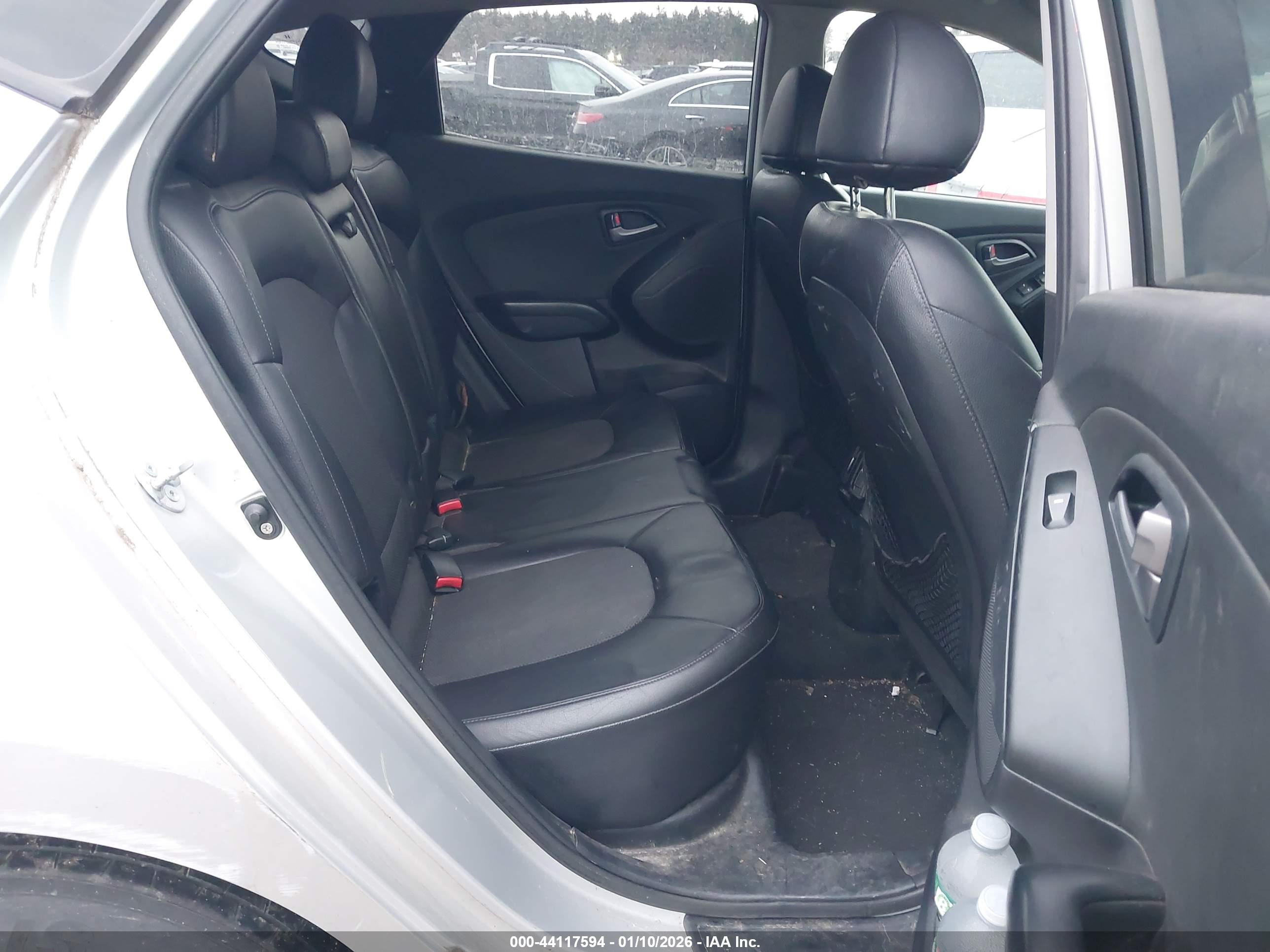 HYUNDAI TUCSON image 8