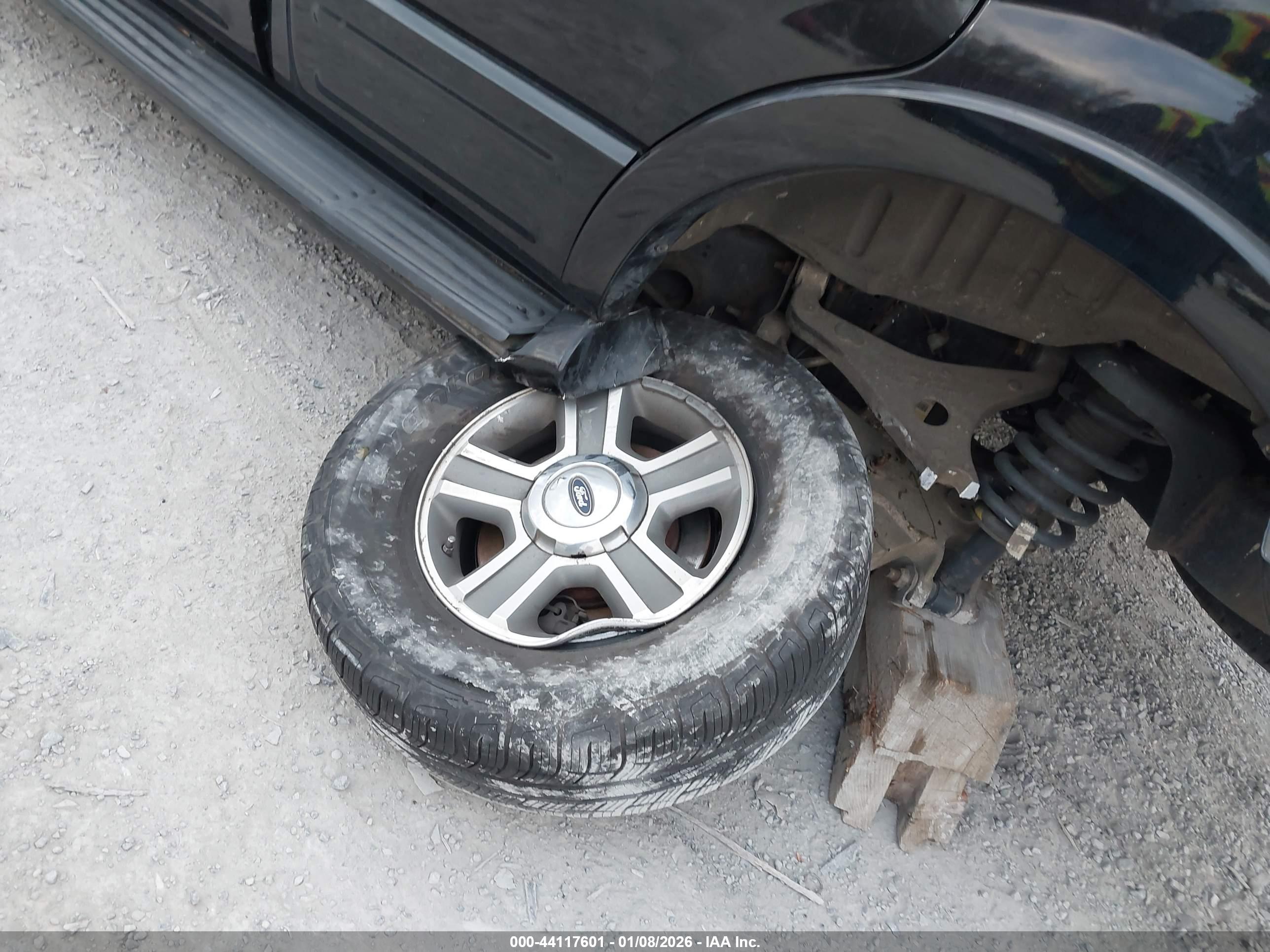 FORD EXPEDITION image 6