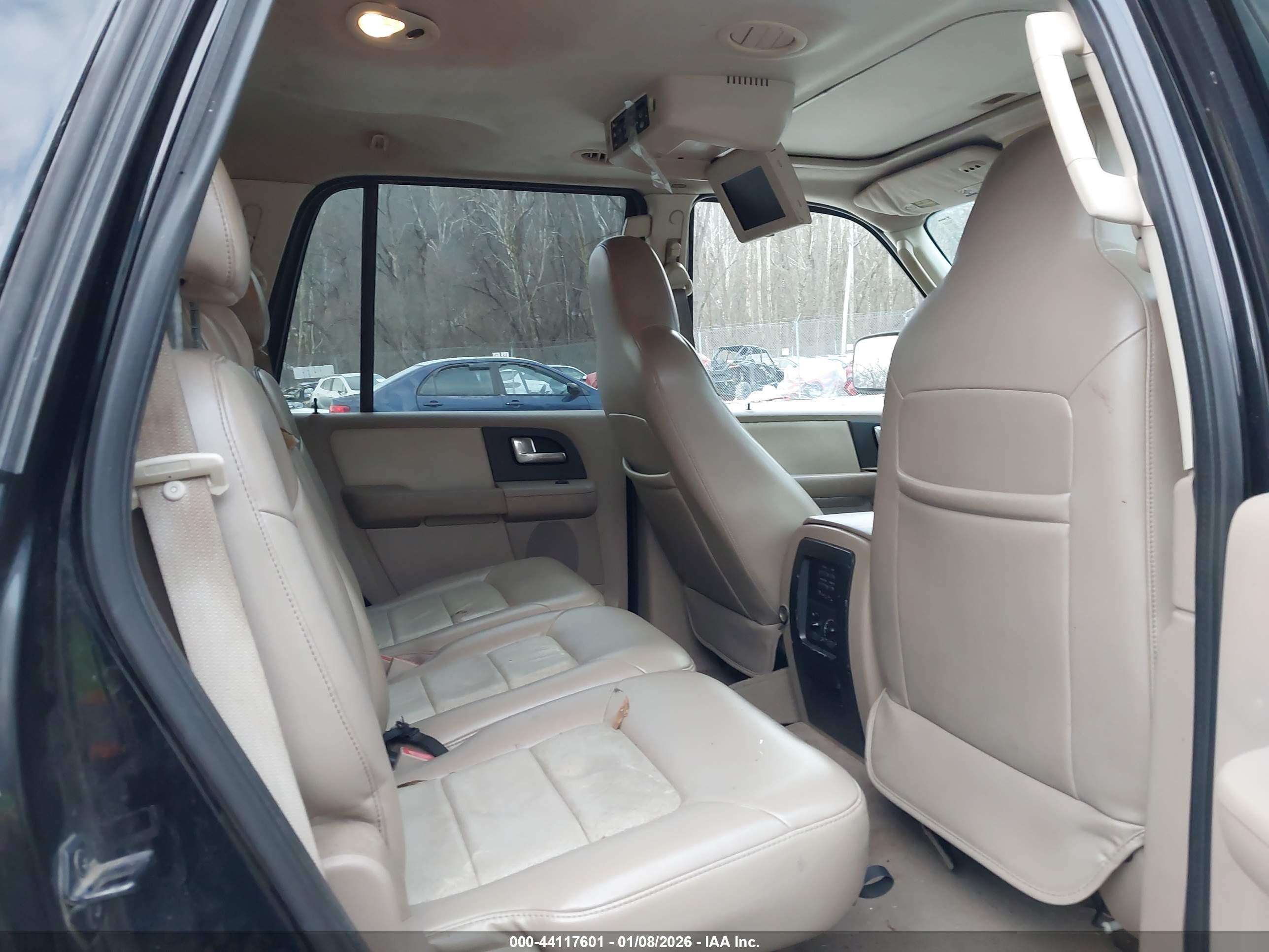 FORD EXPEDITION image 8