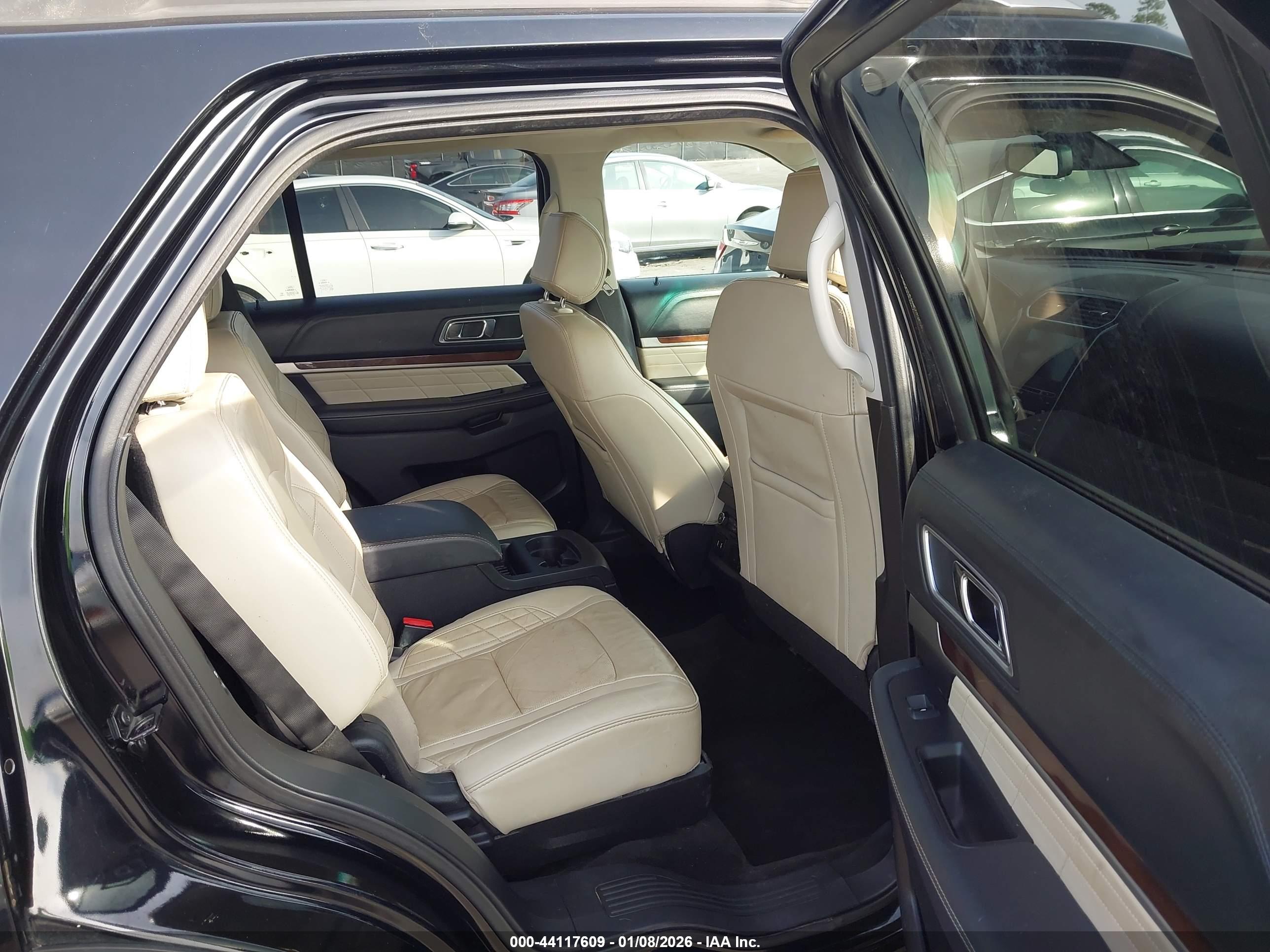 FORD EXPLORER image 8