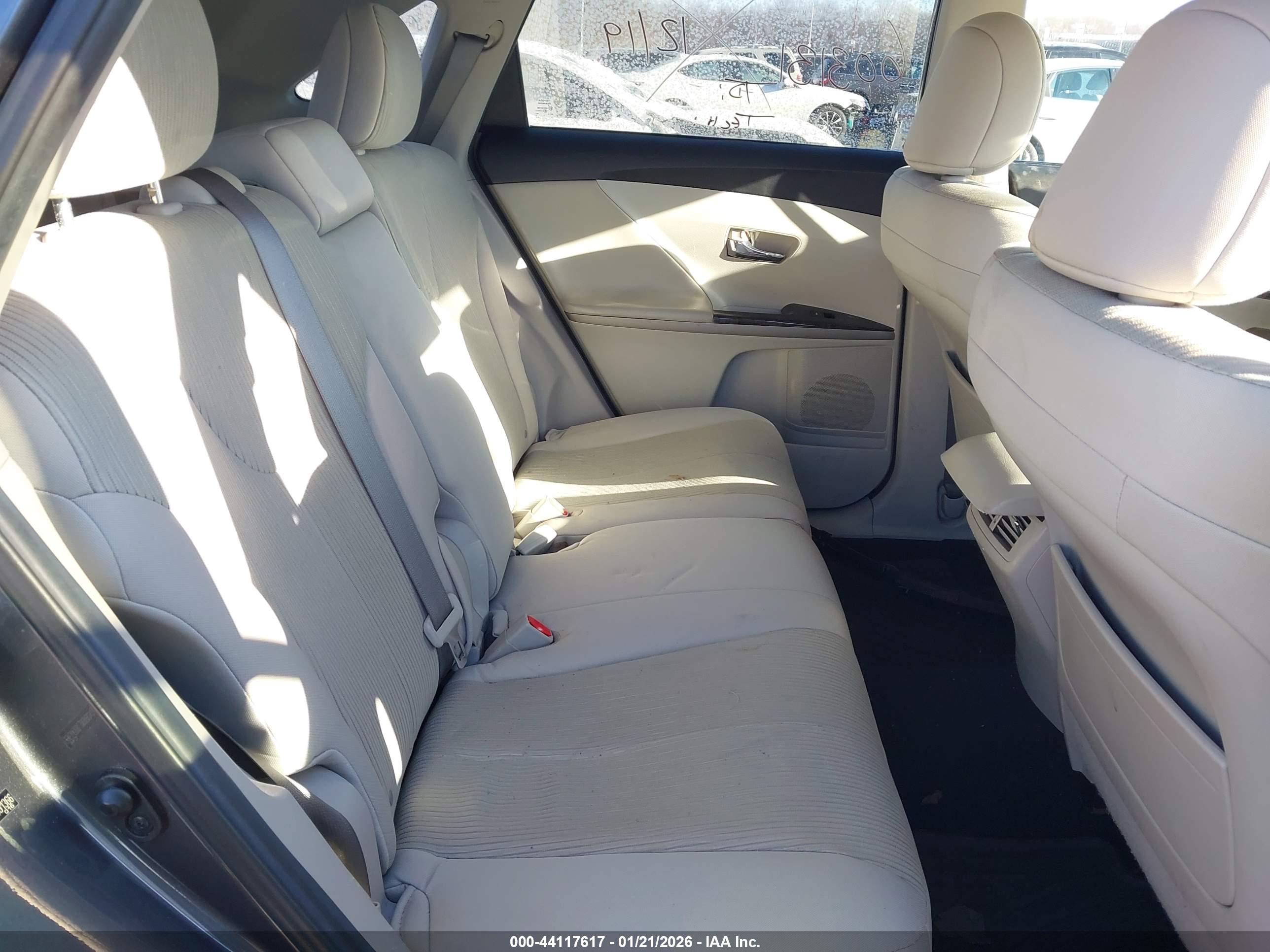 TOYOTA VENZA image 8