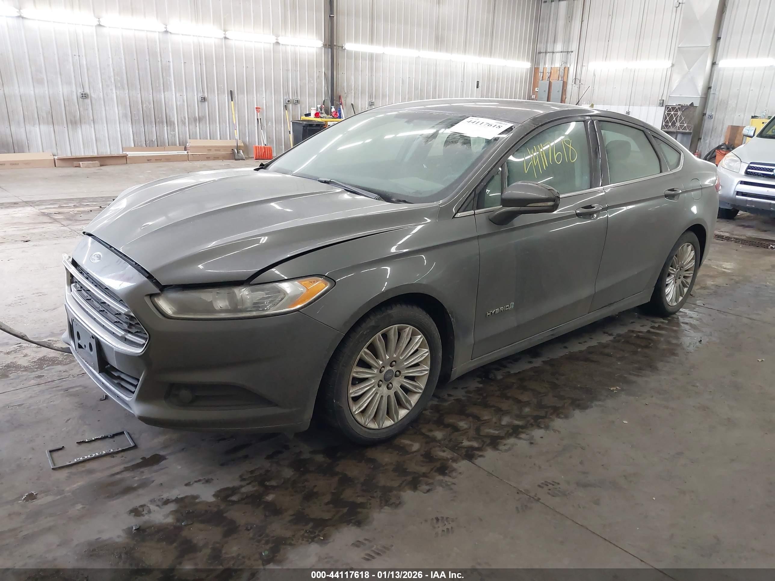 FORD FUSION image 2