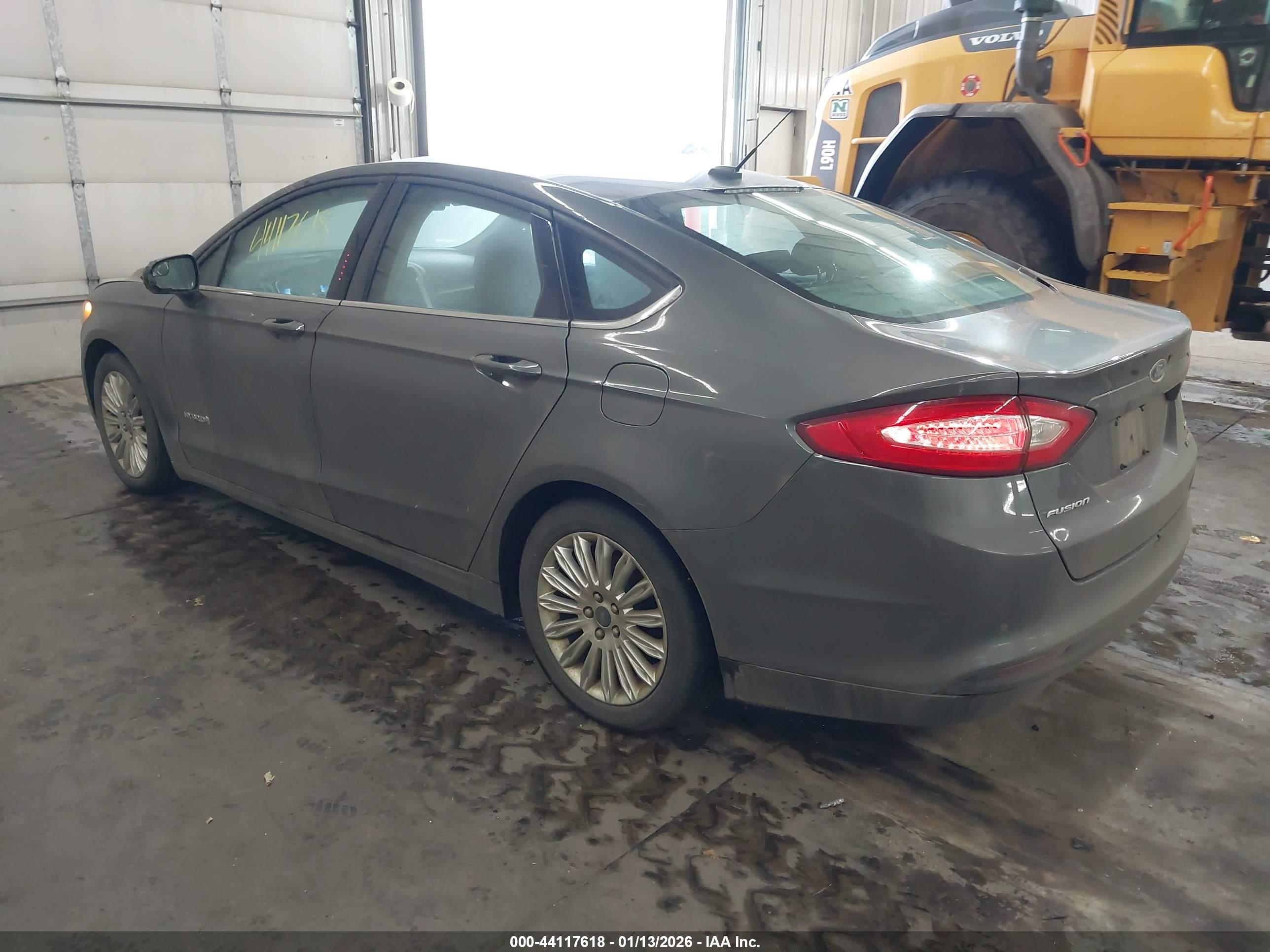 FORD FUSION image 3