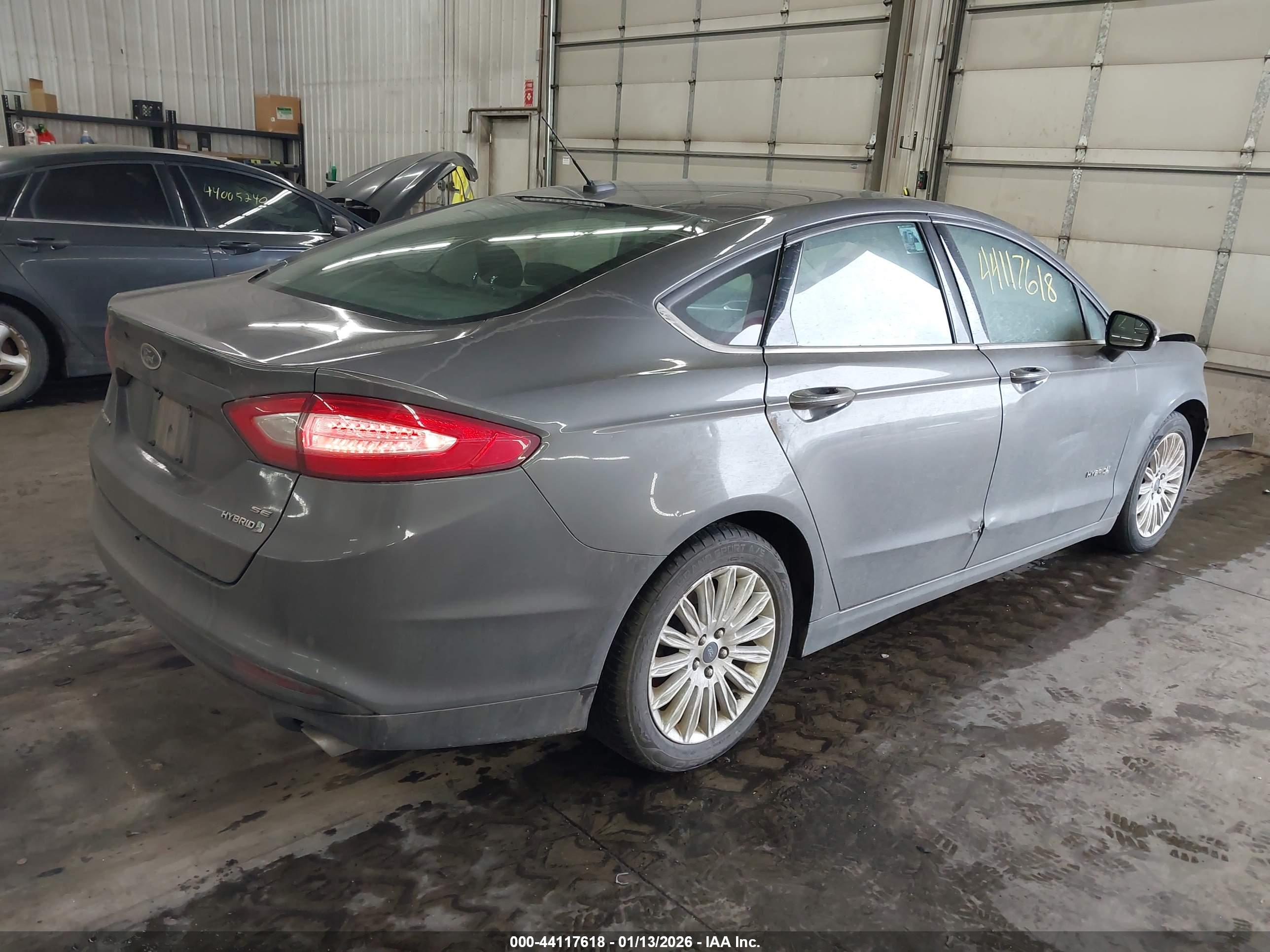FORD FUSION image 4