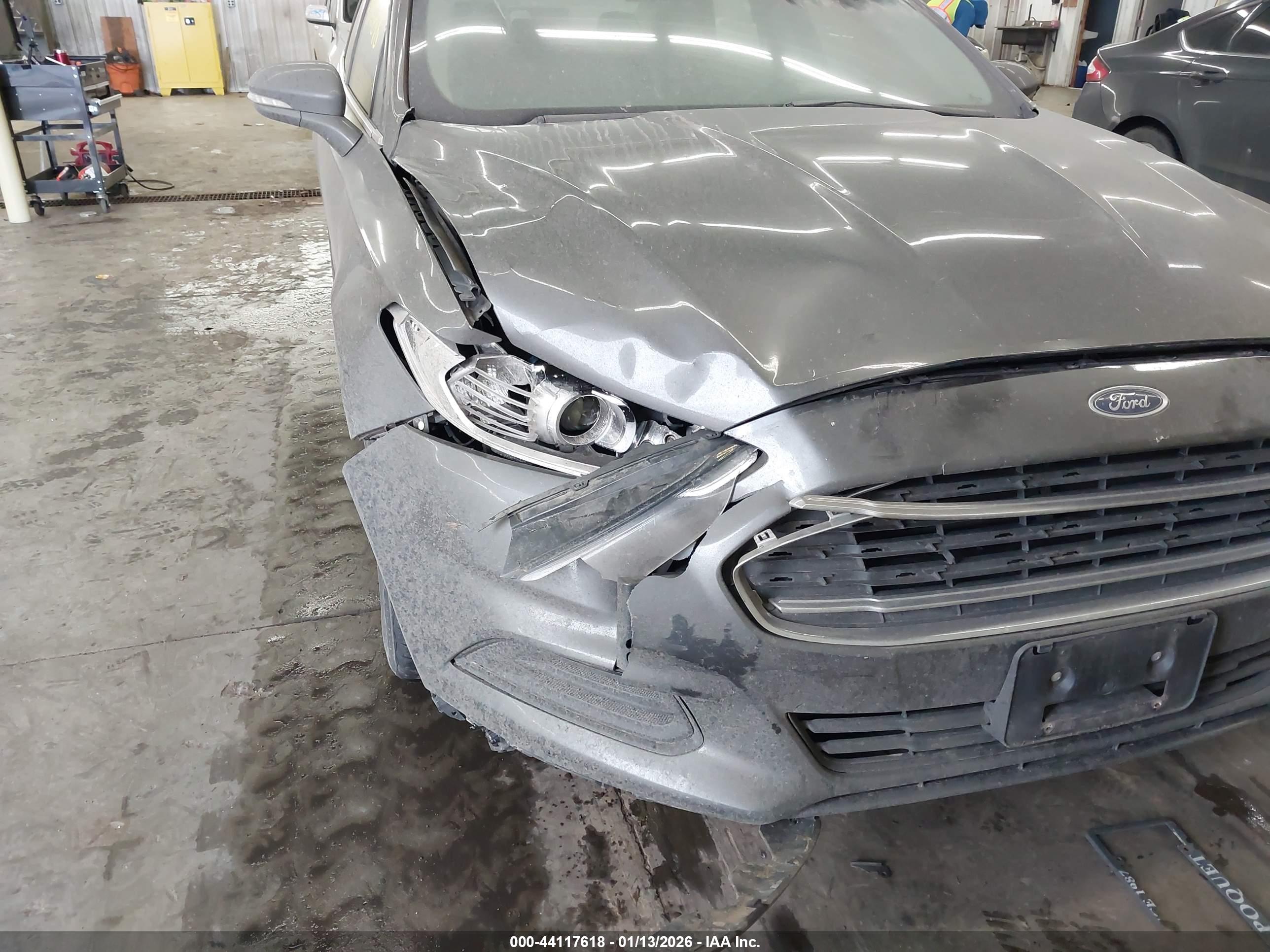 FORD FUSION image 6