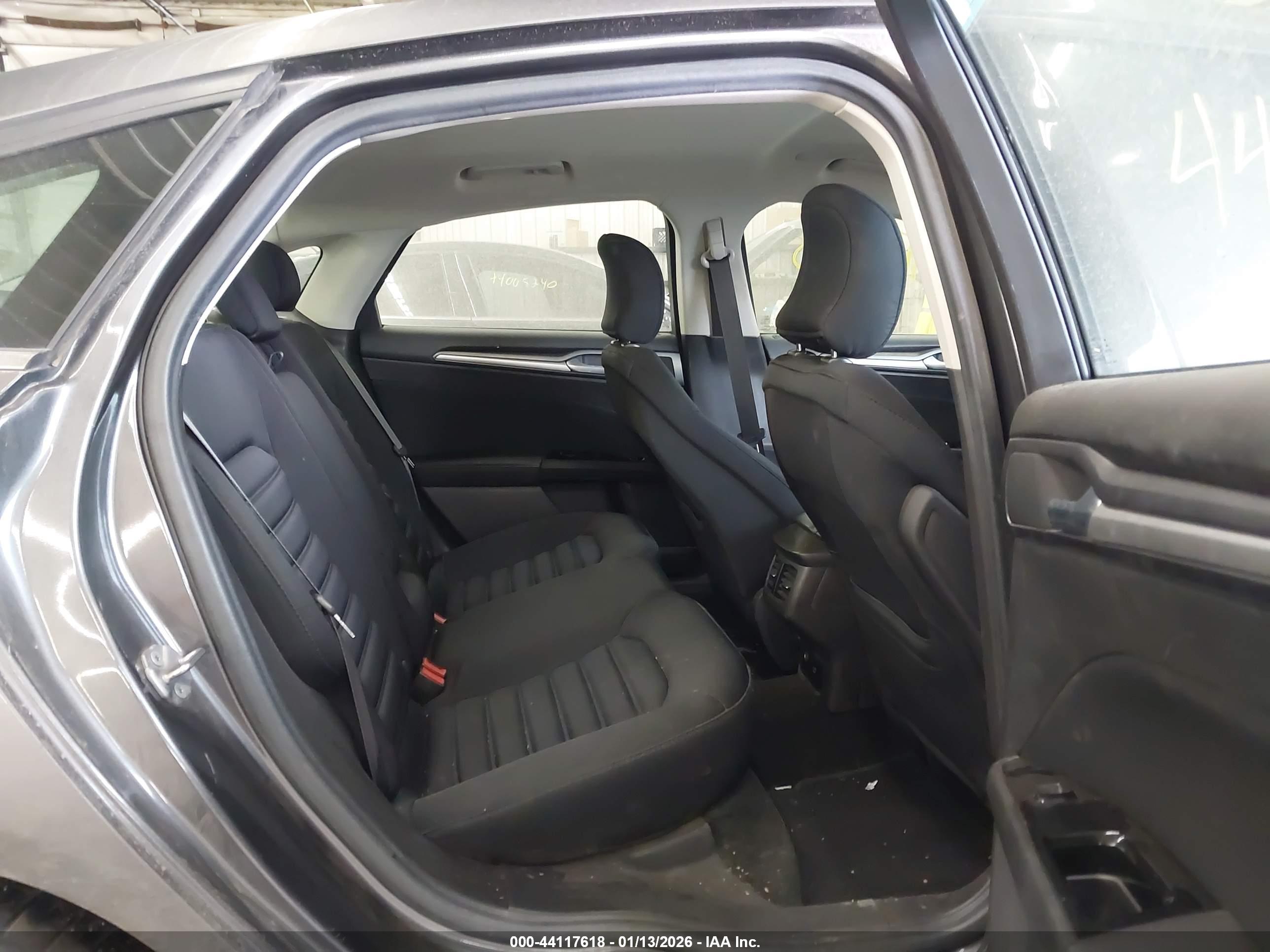FORD FUSION image 8