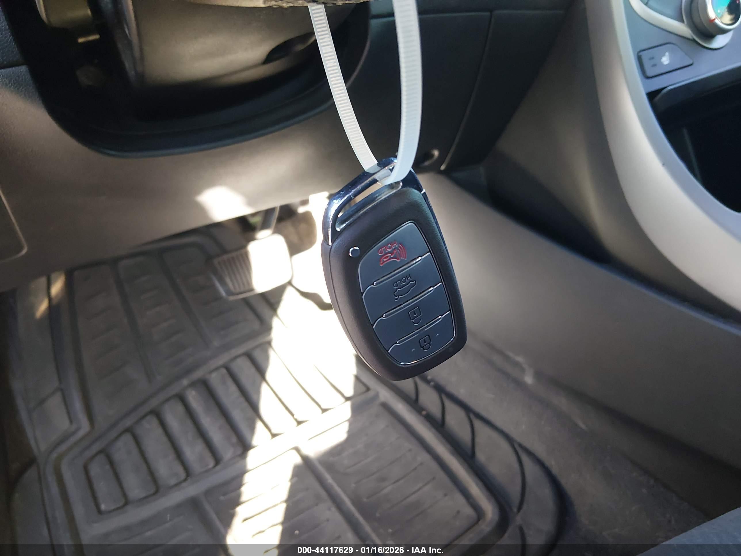 HYUNDAI ELANTRA image 11
