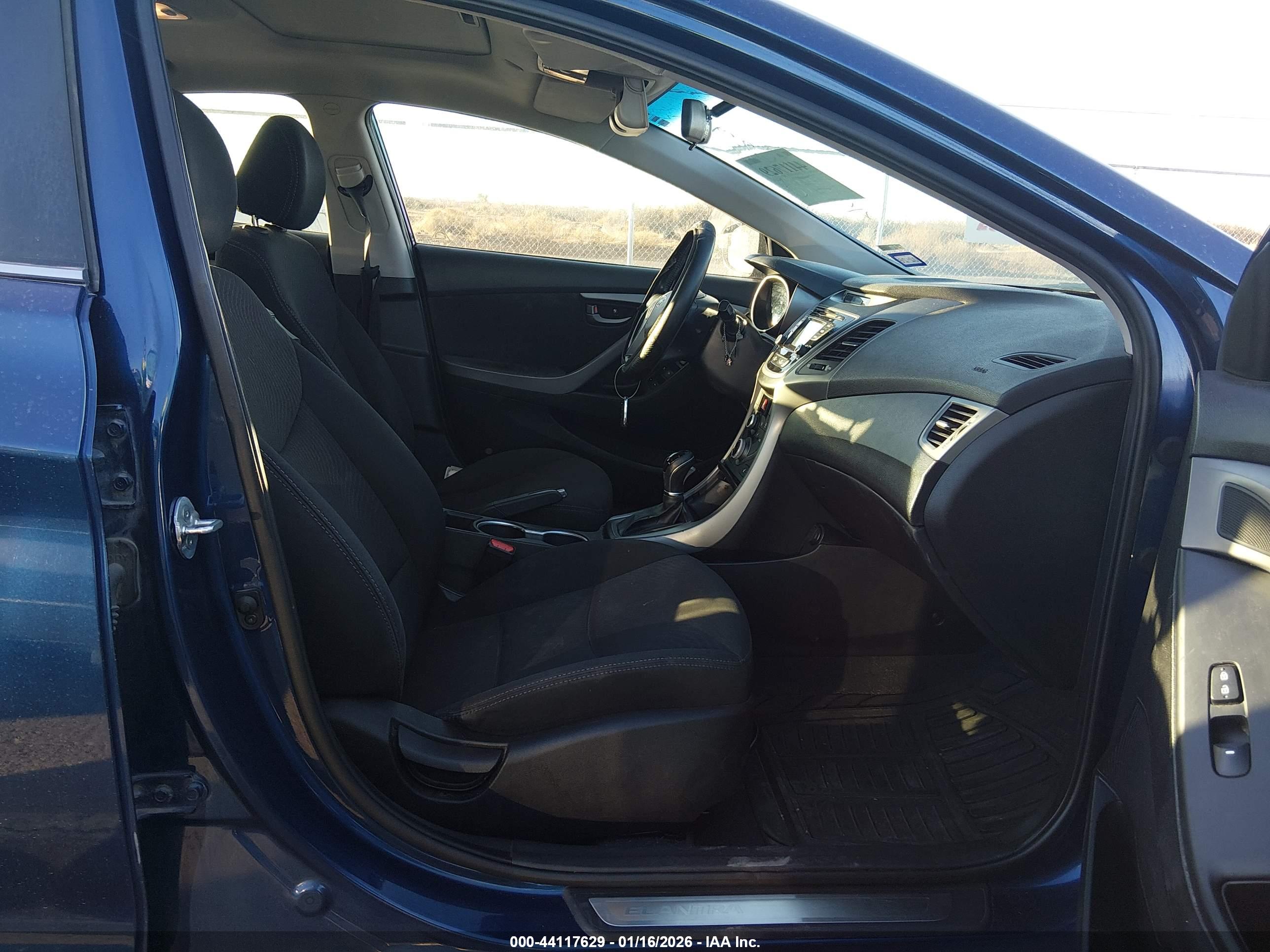 HYUNDAI ELANTRA image 5