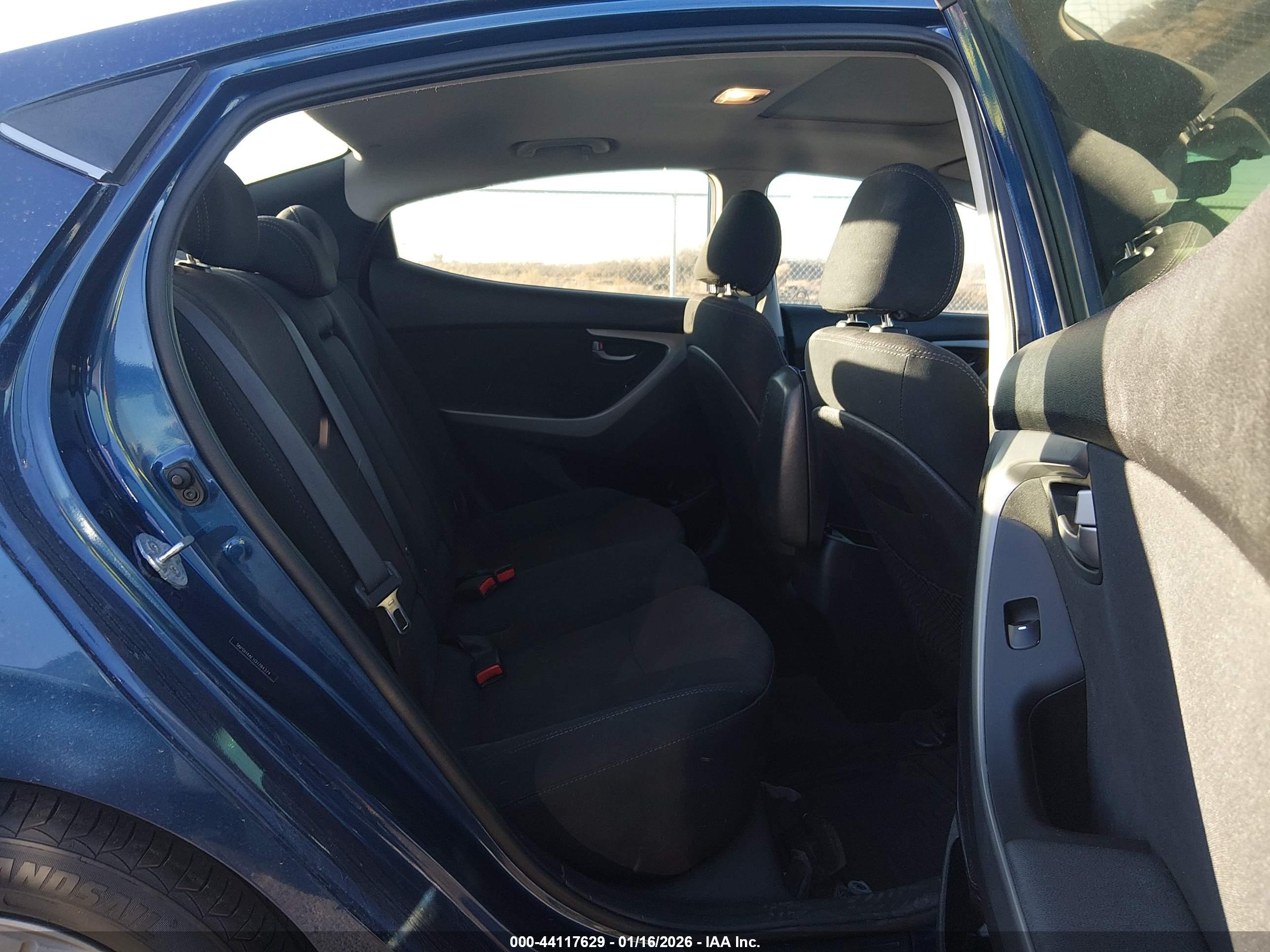 HYUNDAI ELANTRA image 8