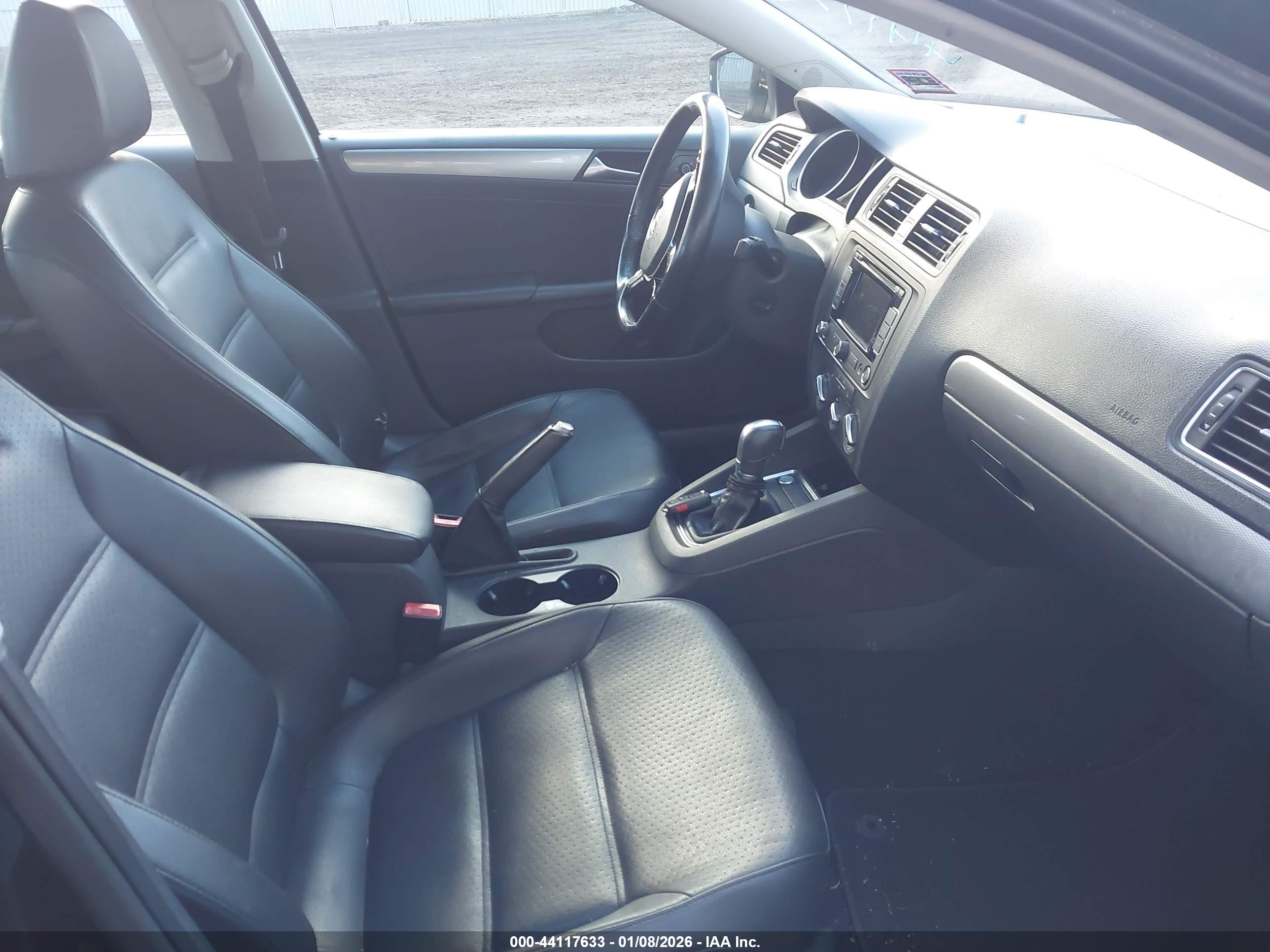 VOLKSWAGEN JETTA image 5