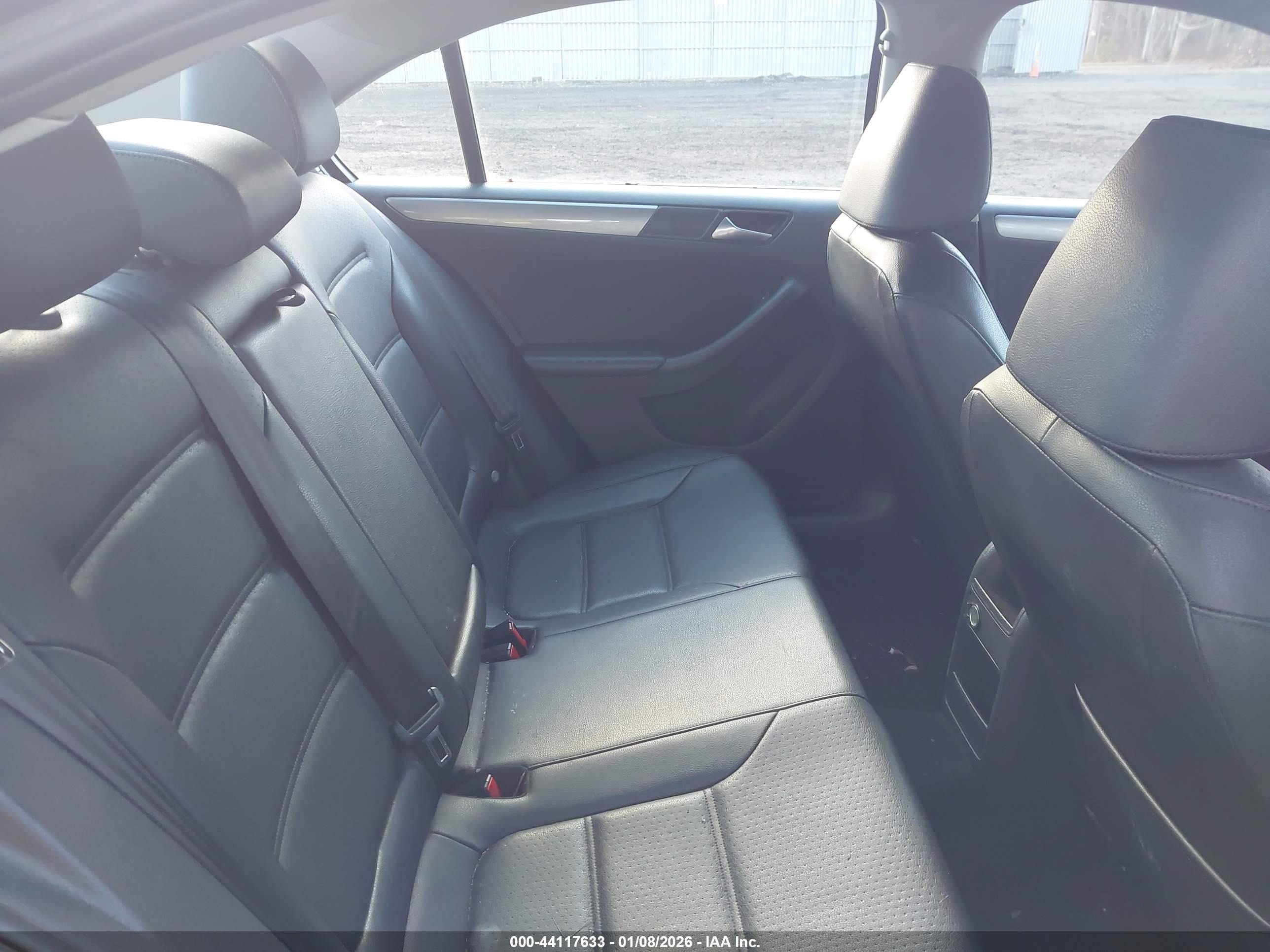VOLKSWAGEN JETTA image 8