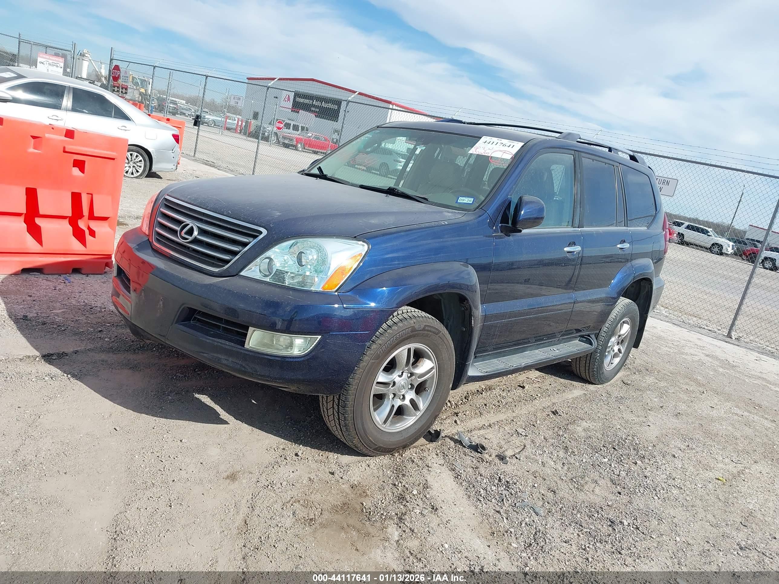 LEXUS GX image 2