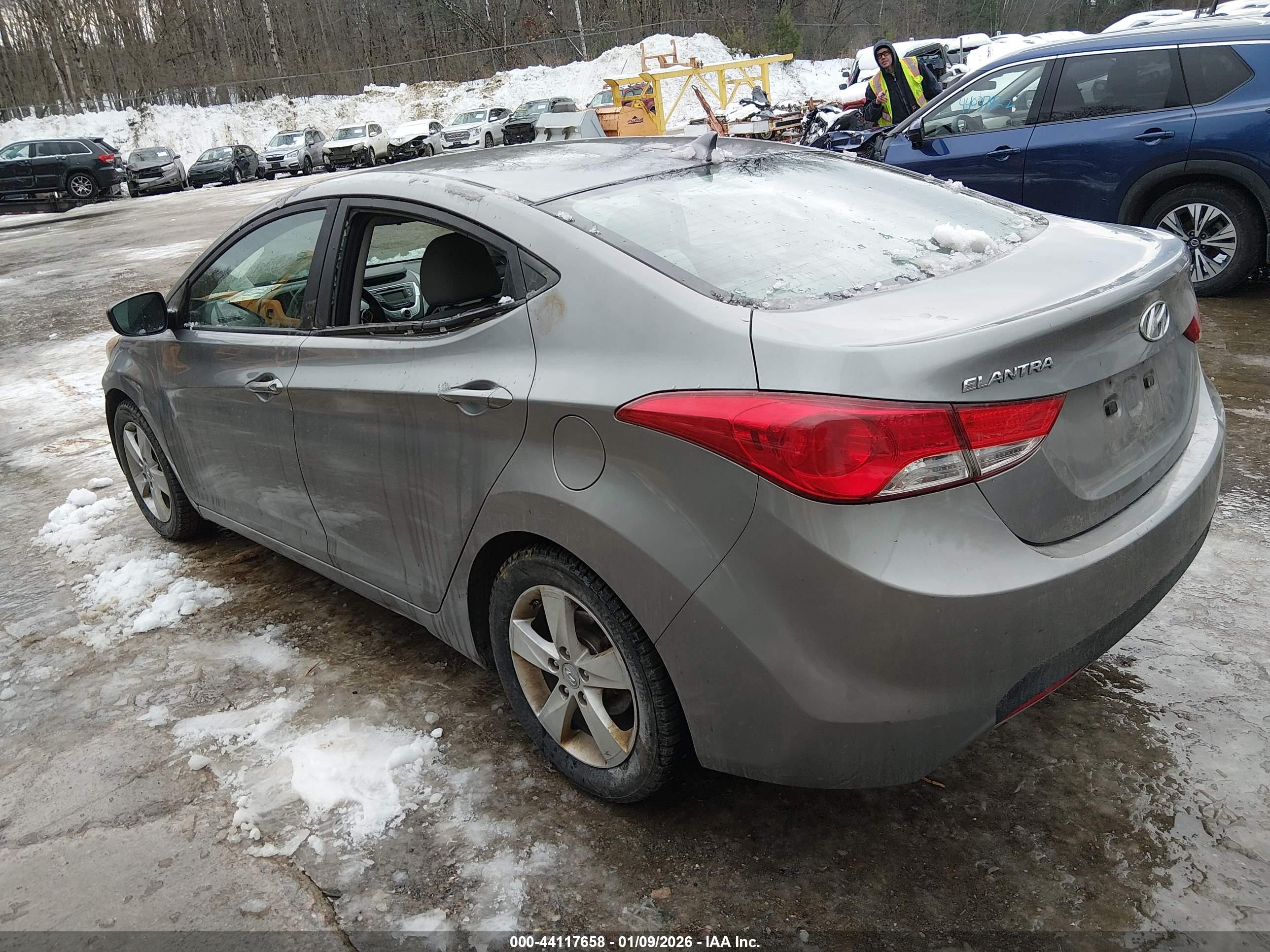 HYUNDAI ELANTRA image 3