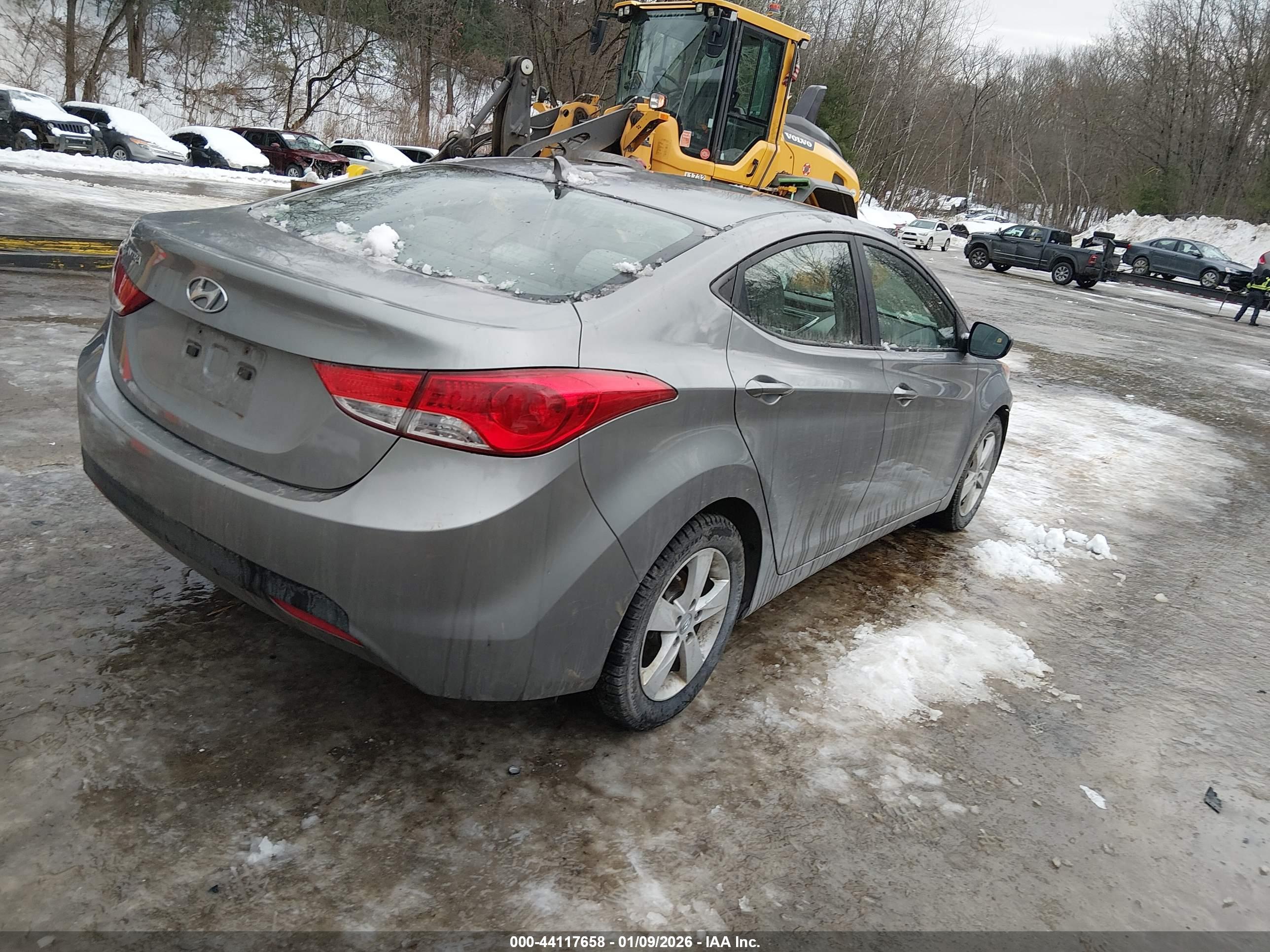 HYUNDAI ELANTRA image 4