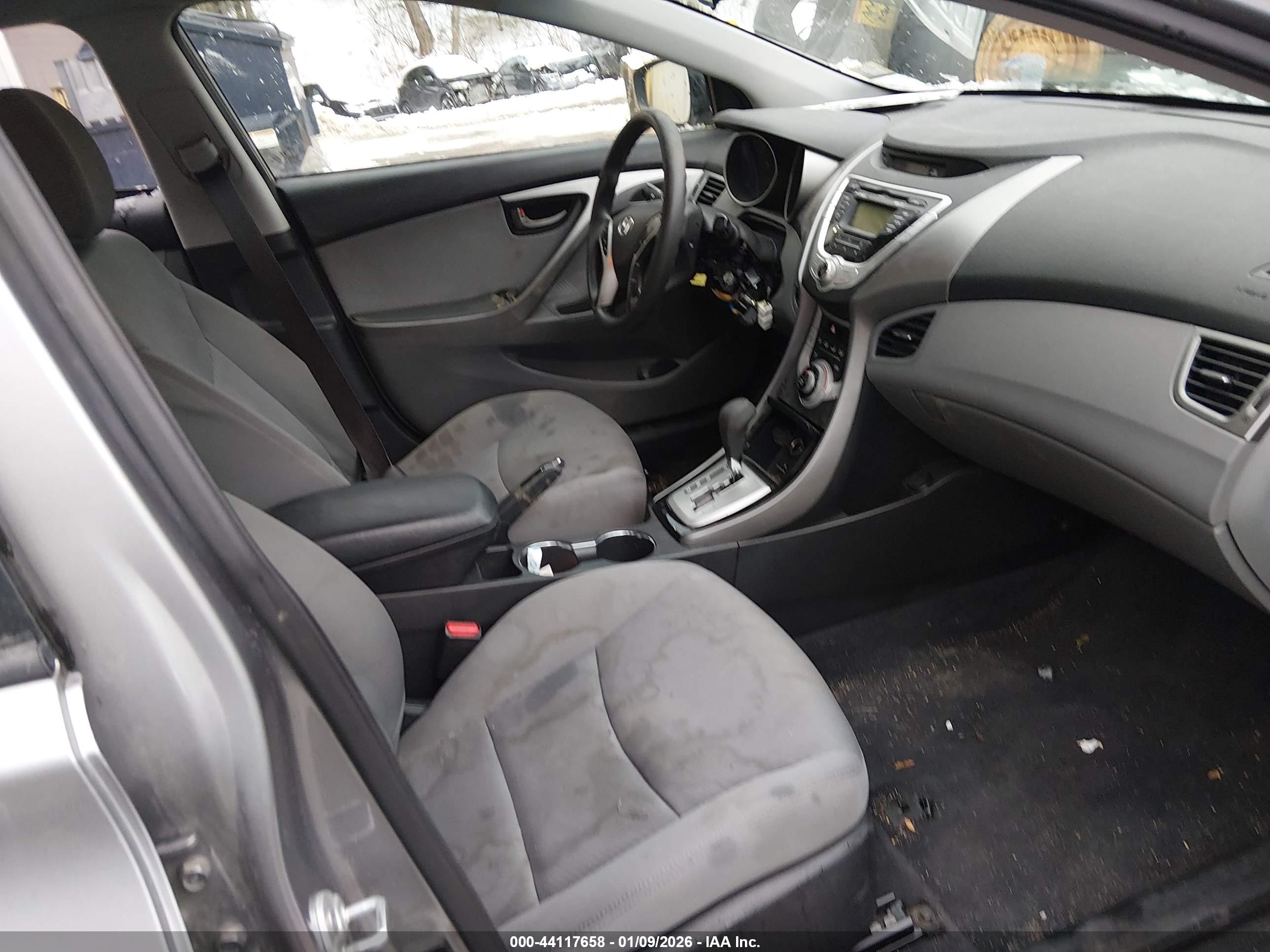 HYUNDAI ELANTRA image 5