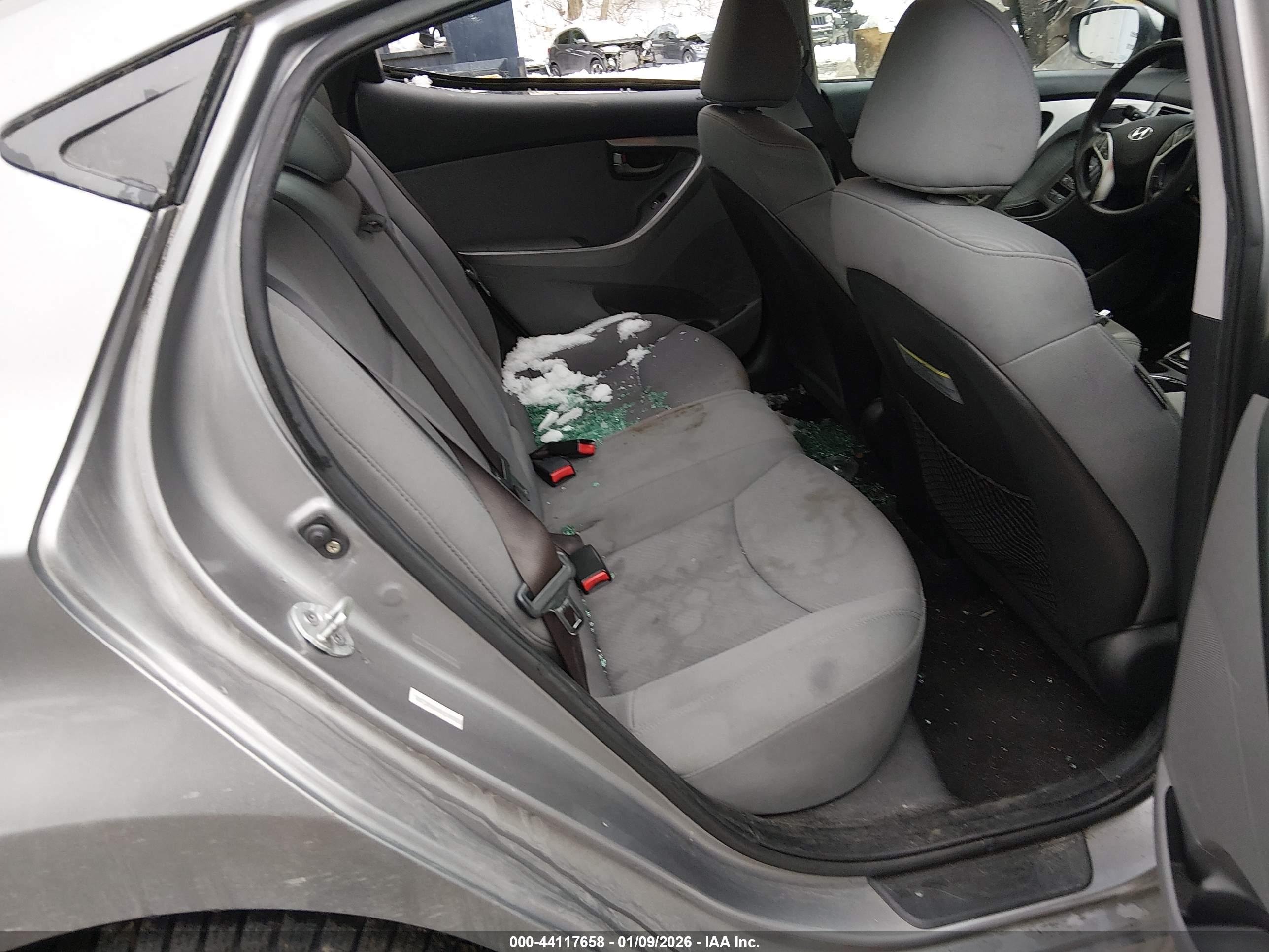 HYUNDAI ELANTRA image 8