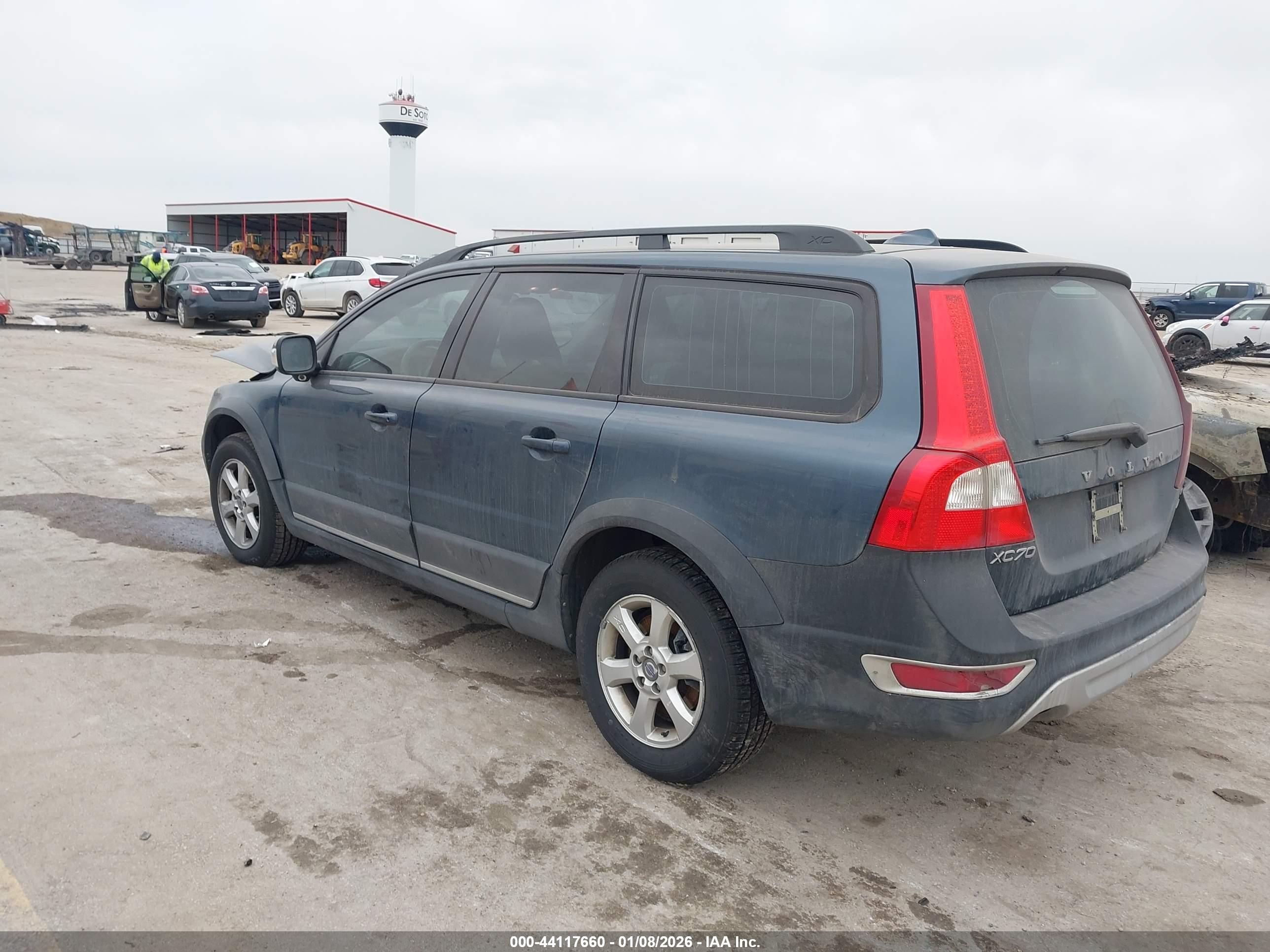 VOLVO XC70 image 3