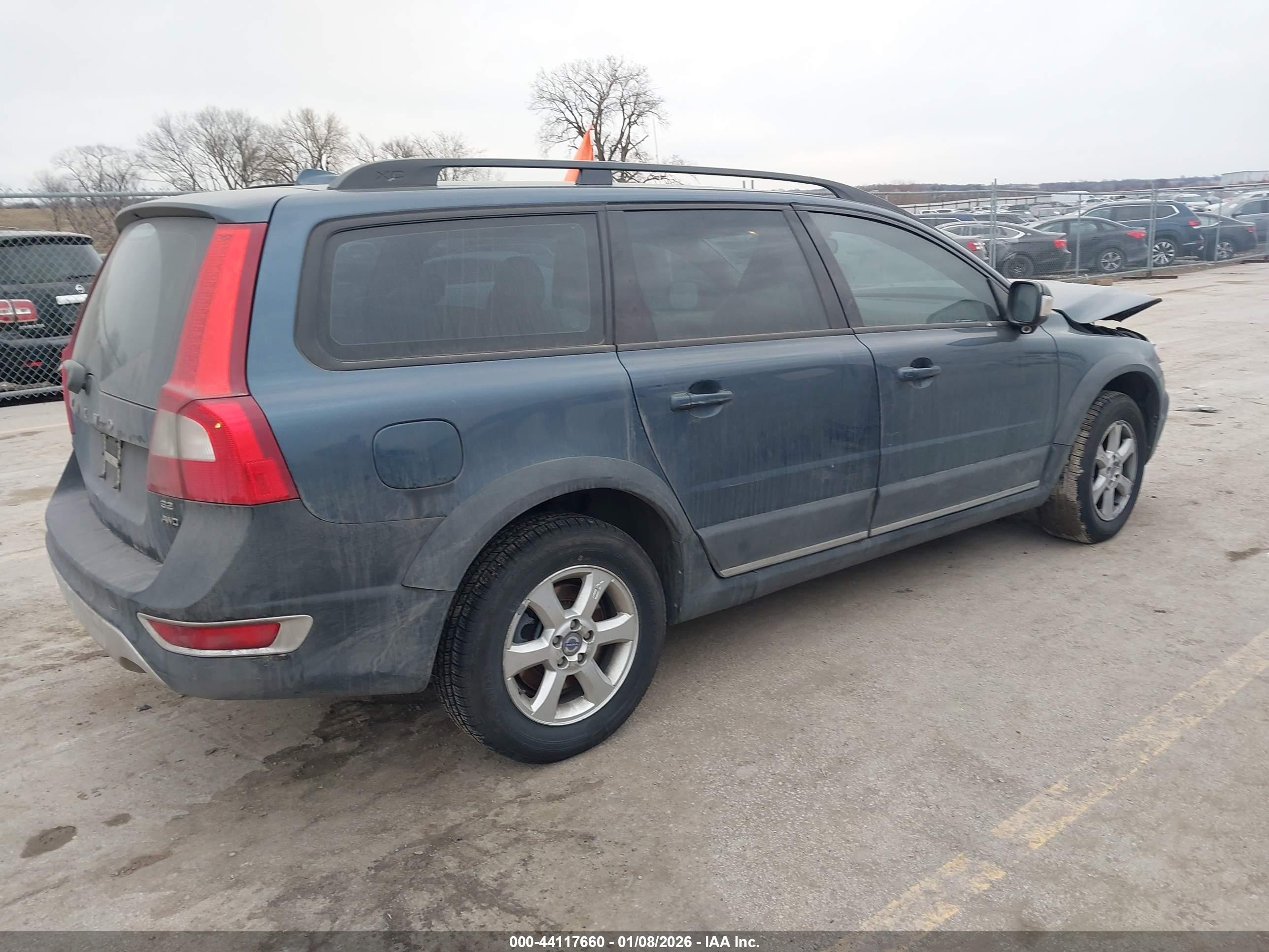 VOLVO XC70 image 4