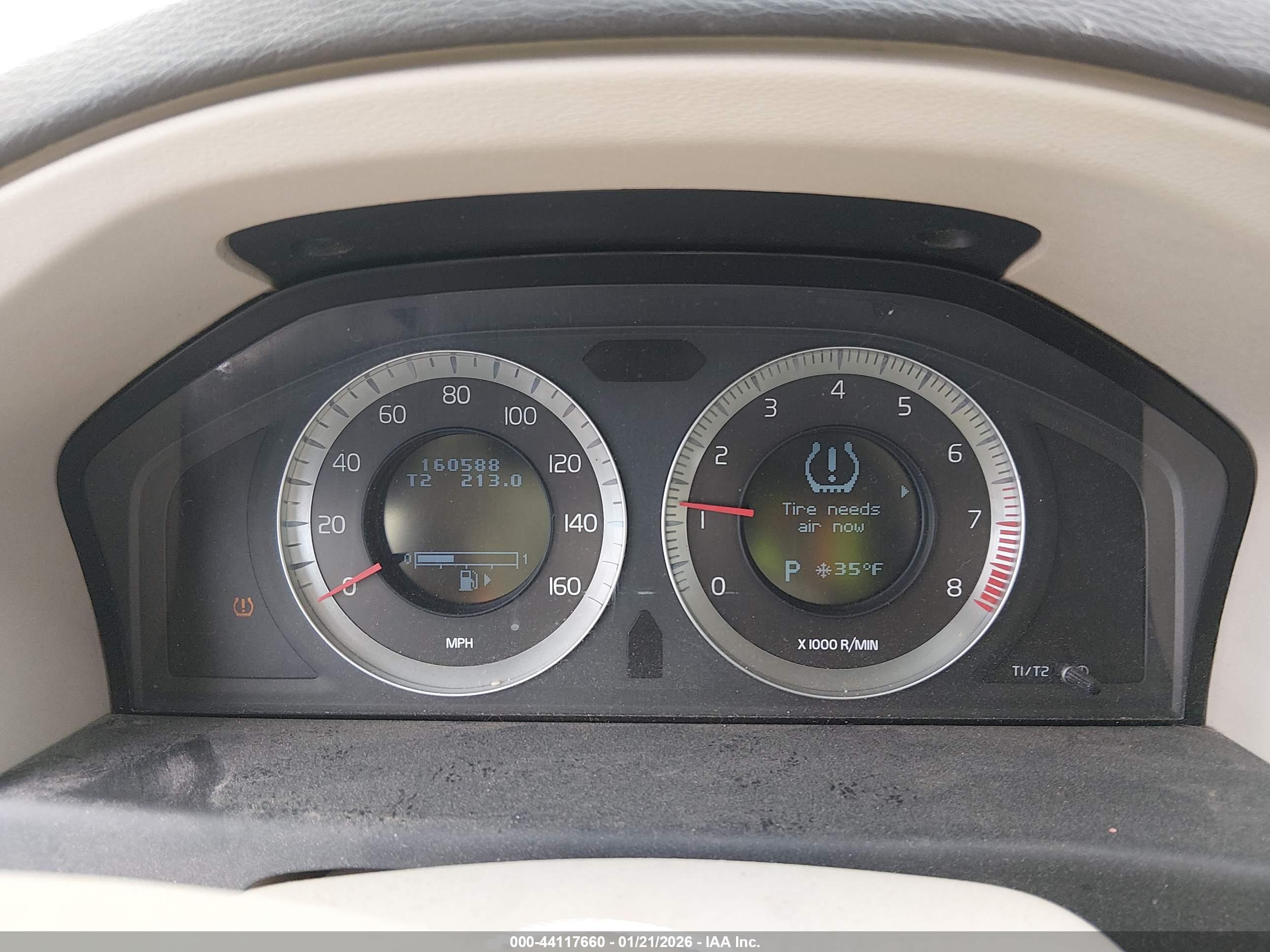 VOLVO XC70 image 7