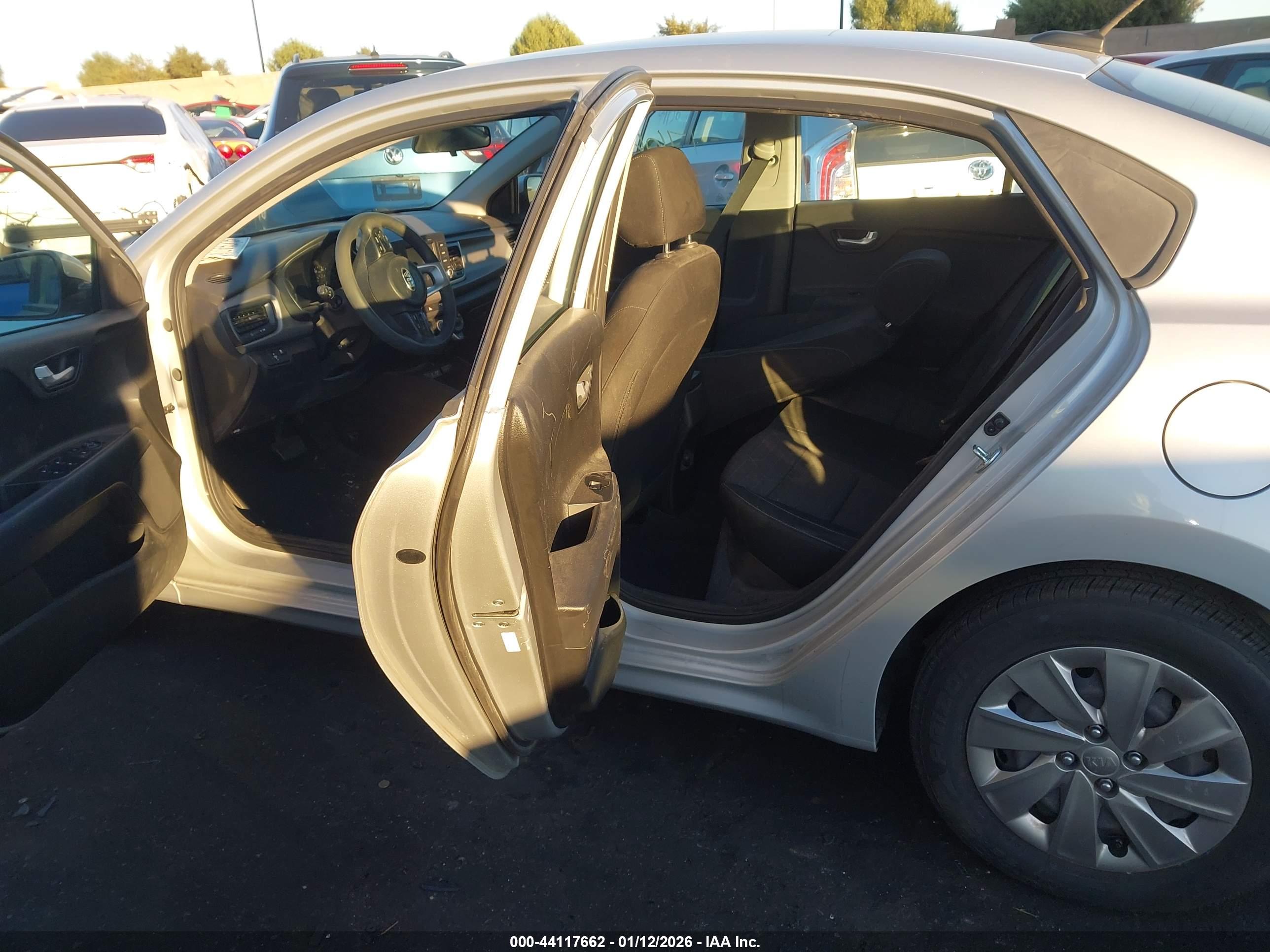KIA RIO image 8