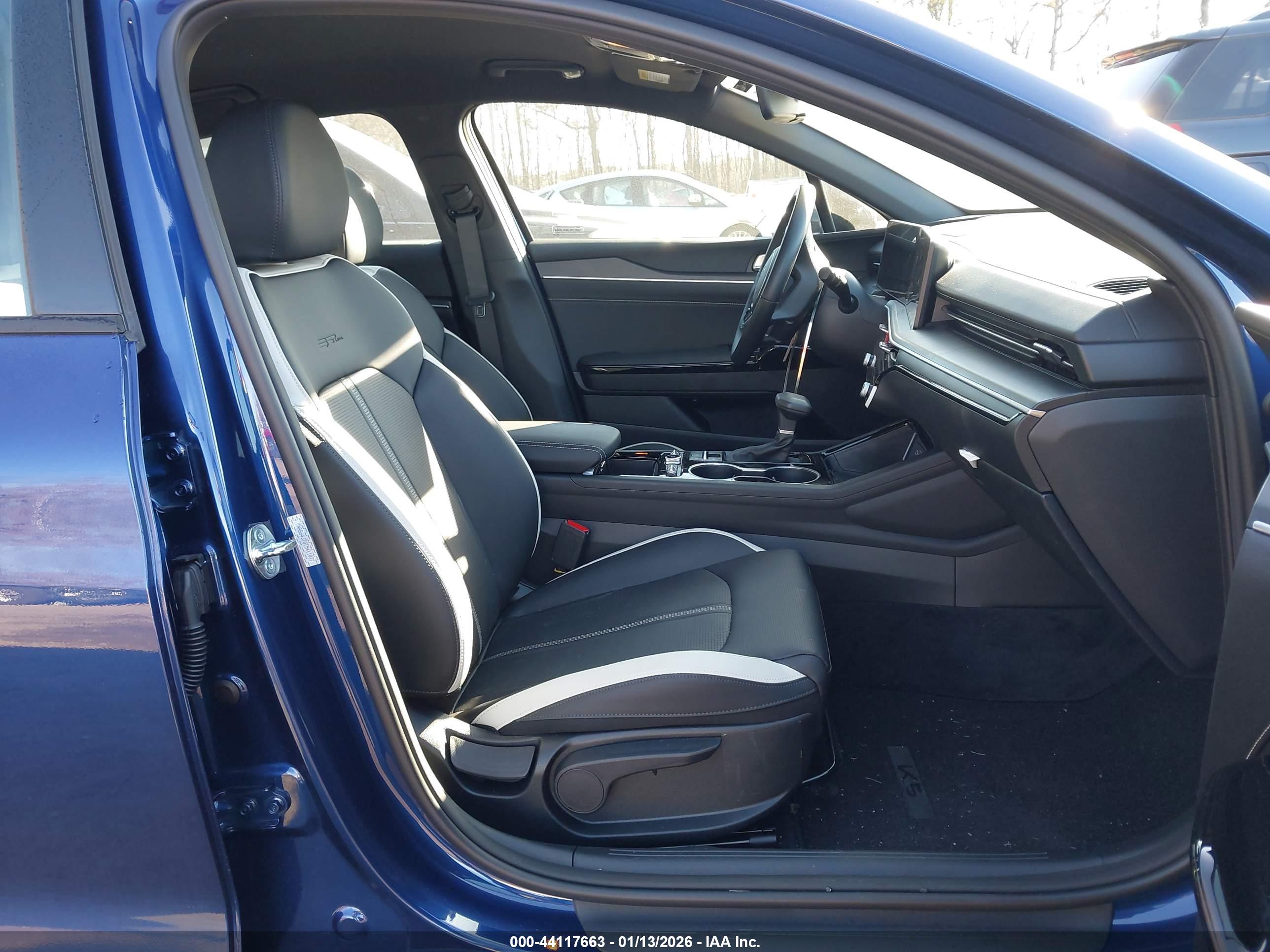 KIA K5 image 5