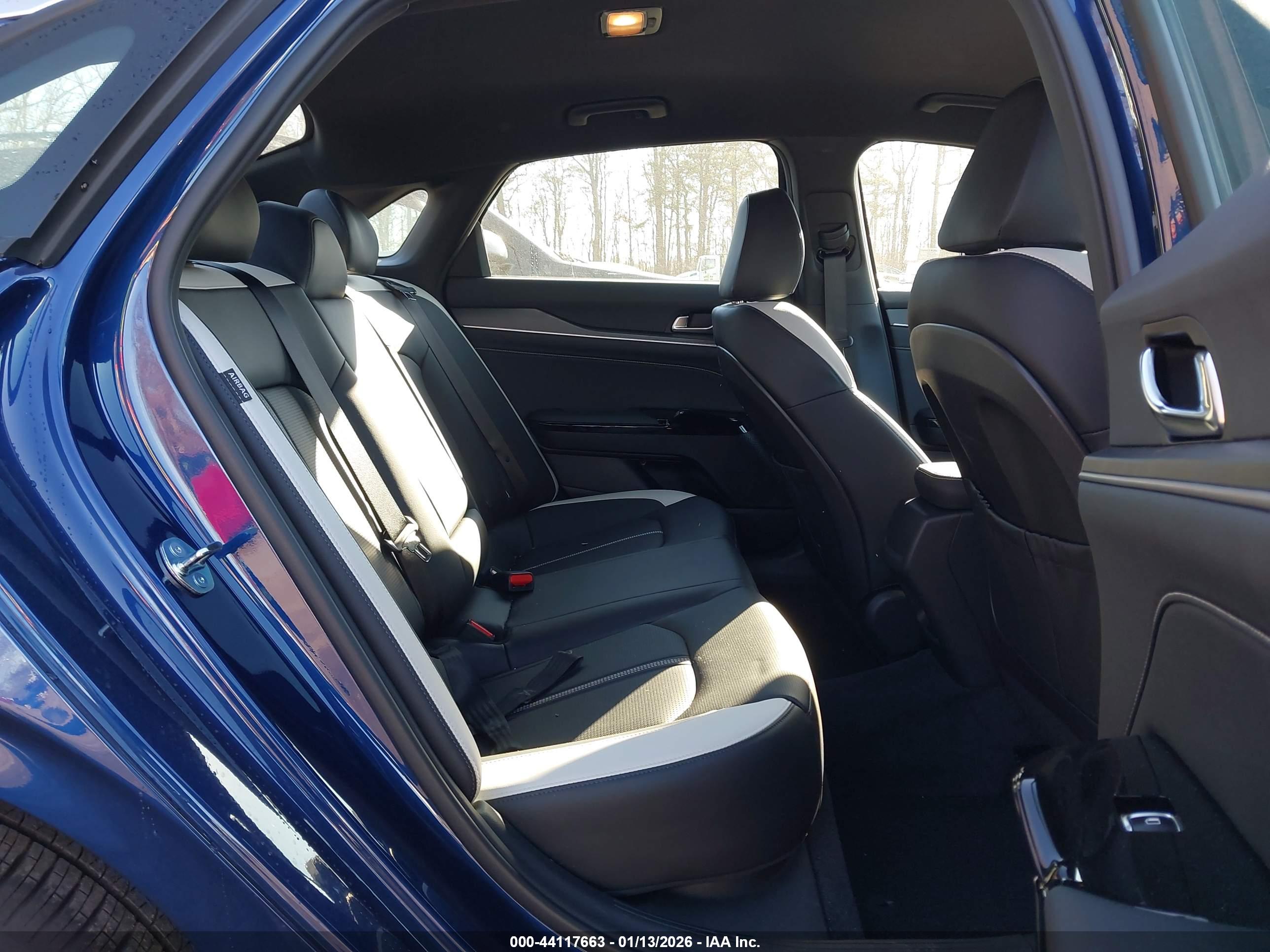 KIA K5 image 8