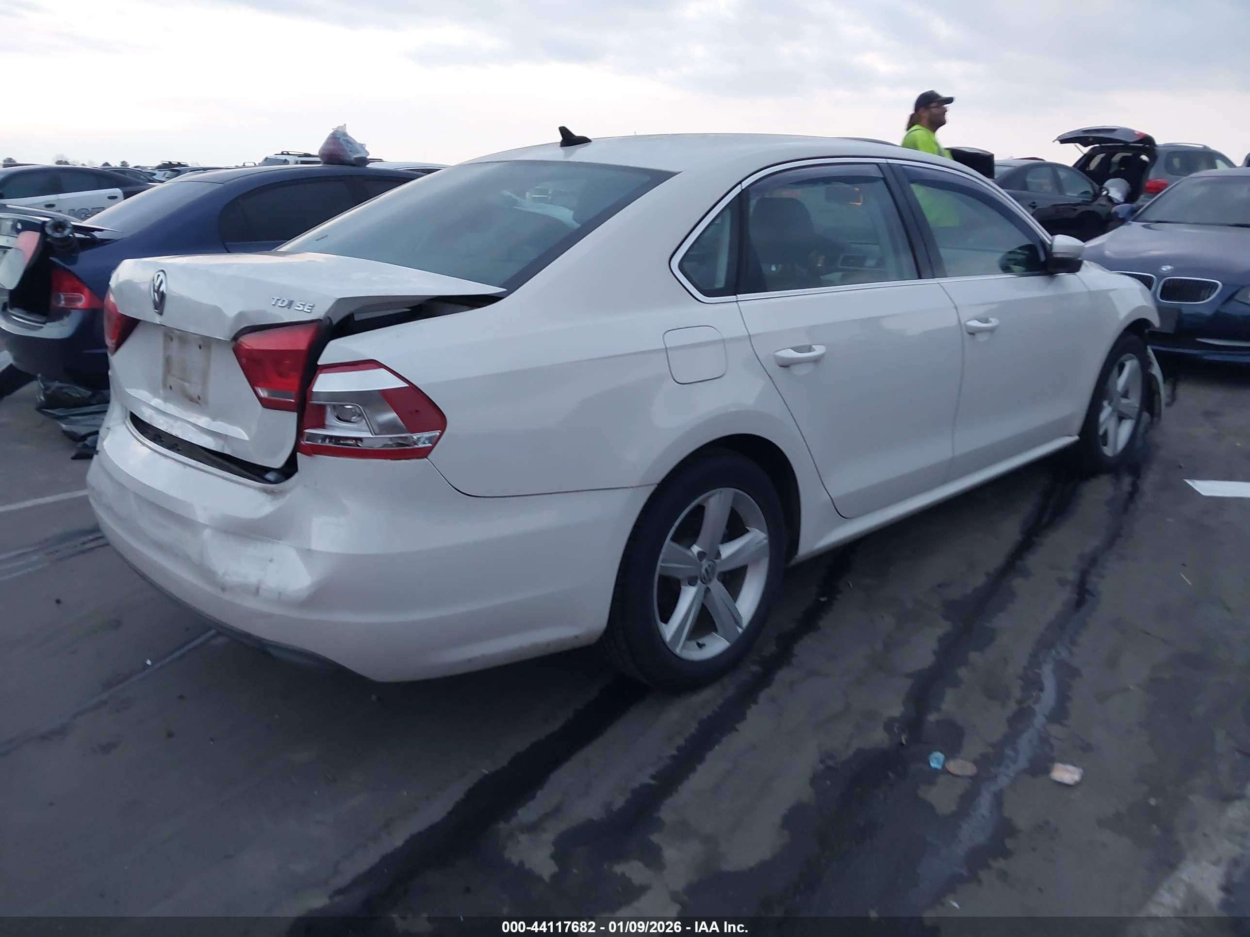 VOLKSWAGEN PASSAT image 4