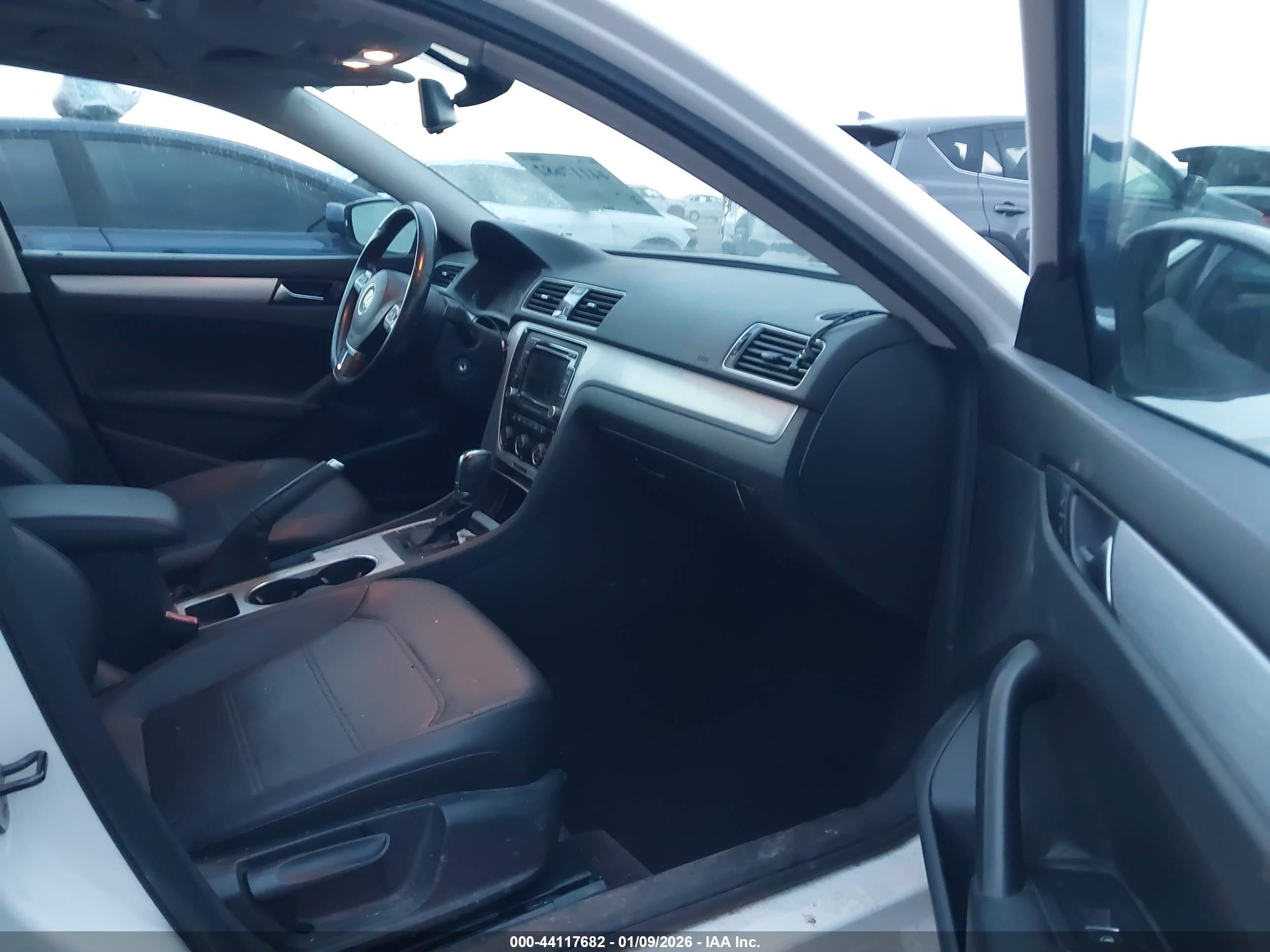 VOLKSWAGEN PASSAT image 5