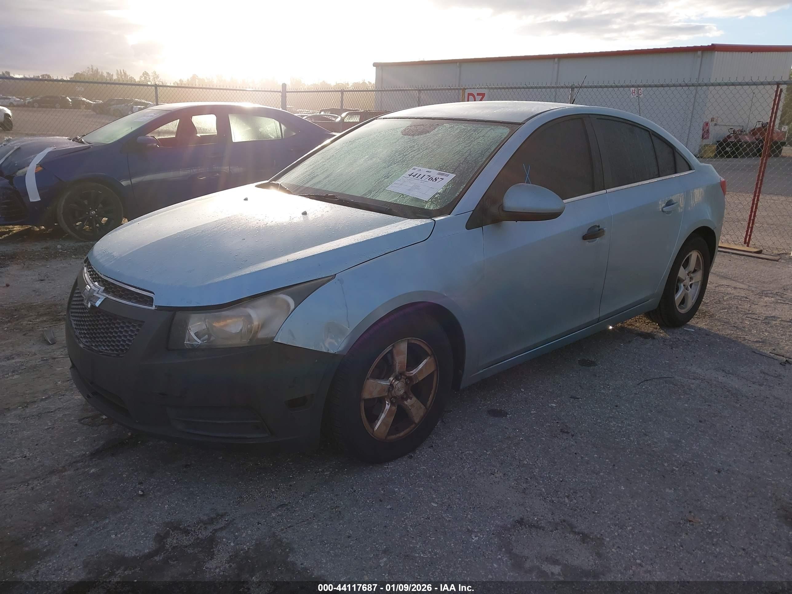 CHEVROLET CRUZE image 2